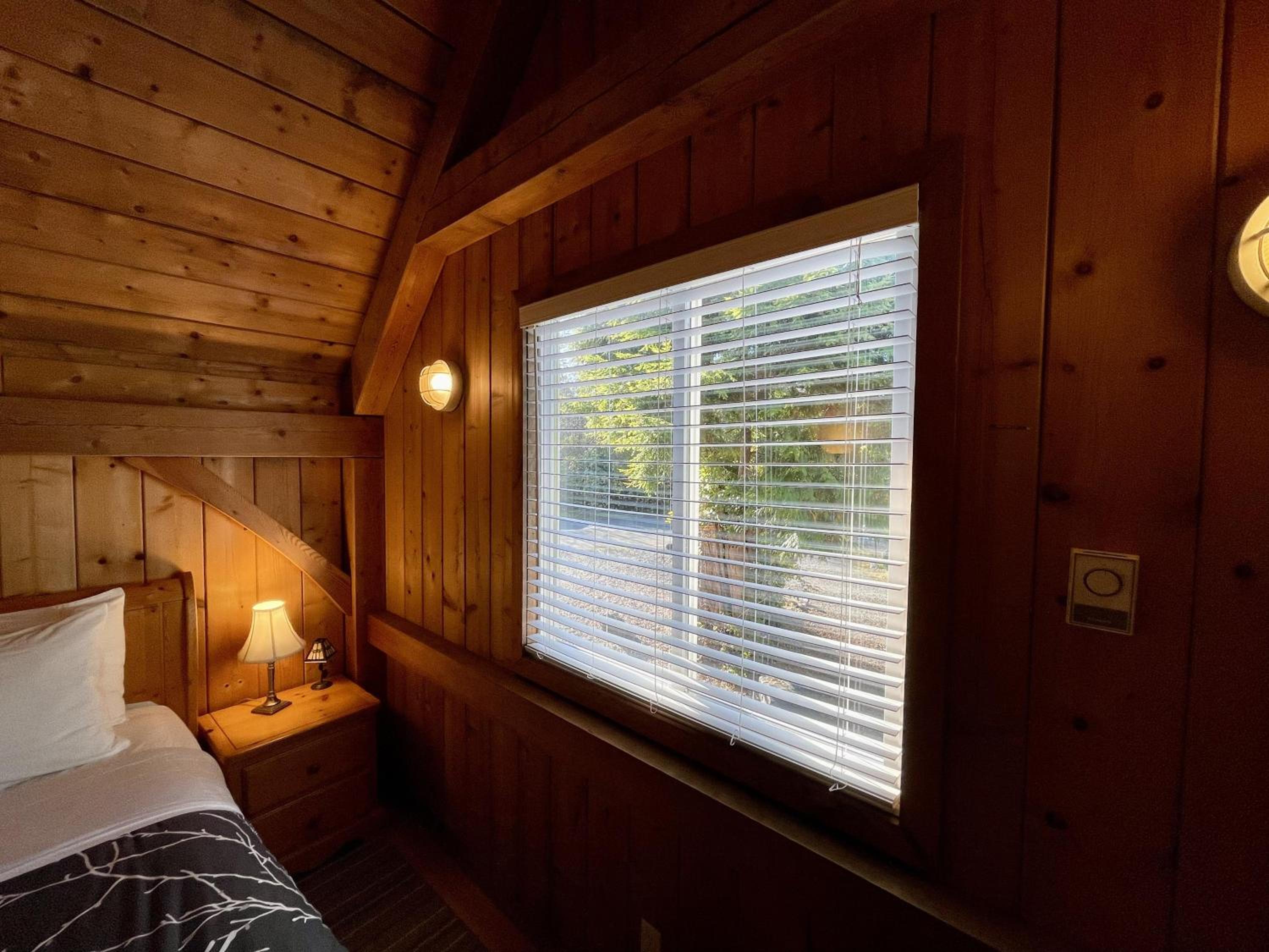 Waterfront Timber-Frame Cottage!