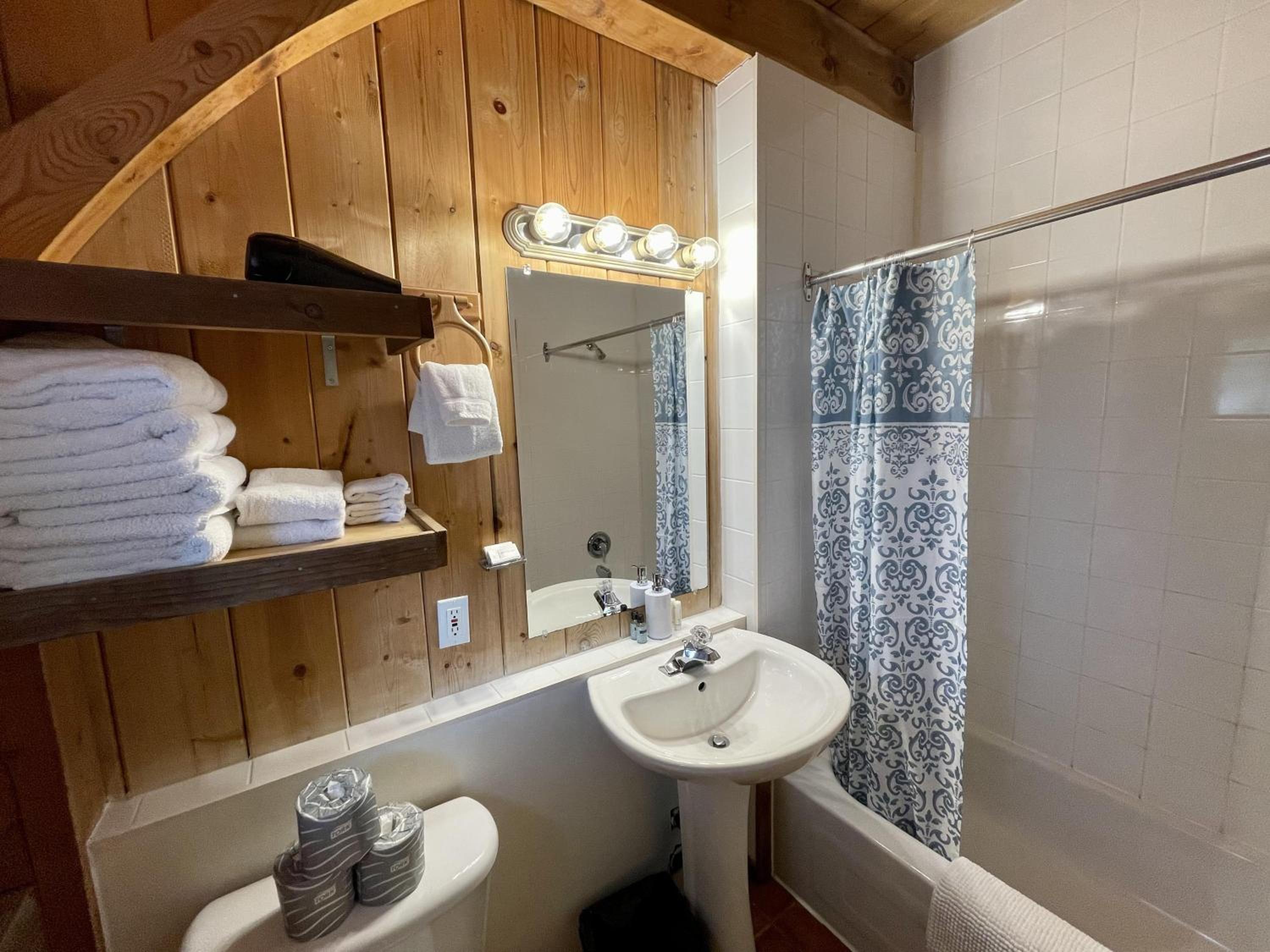 Waterfront Timber-Frame Cottage!