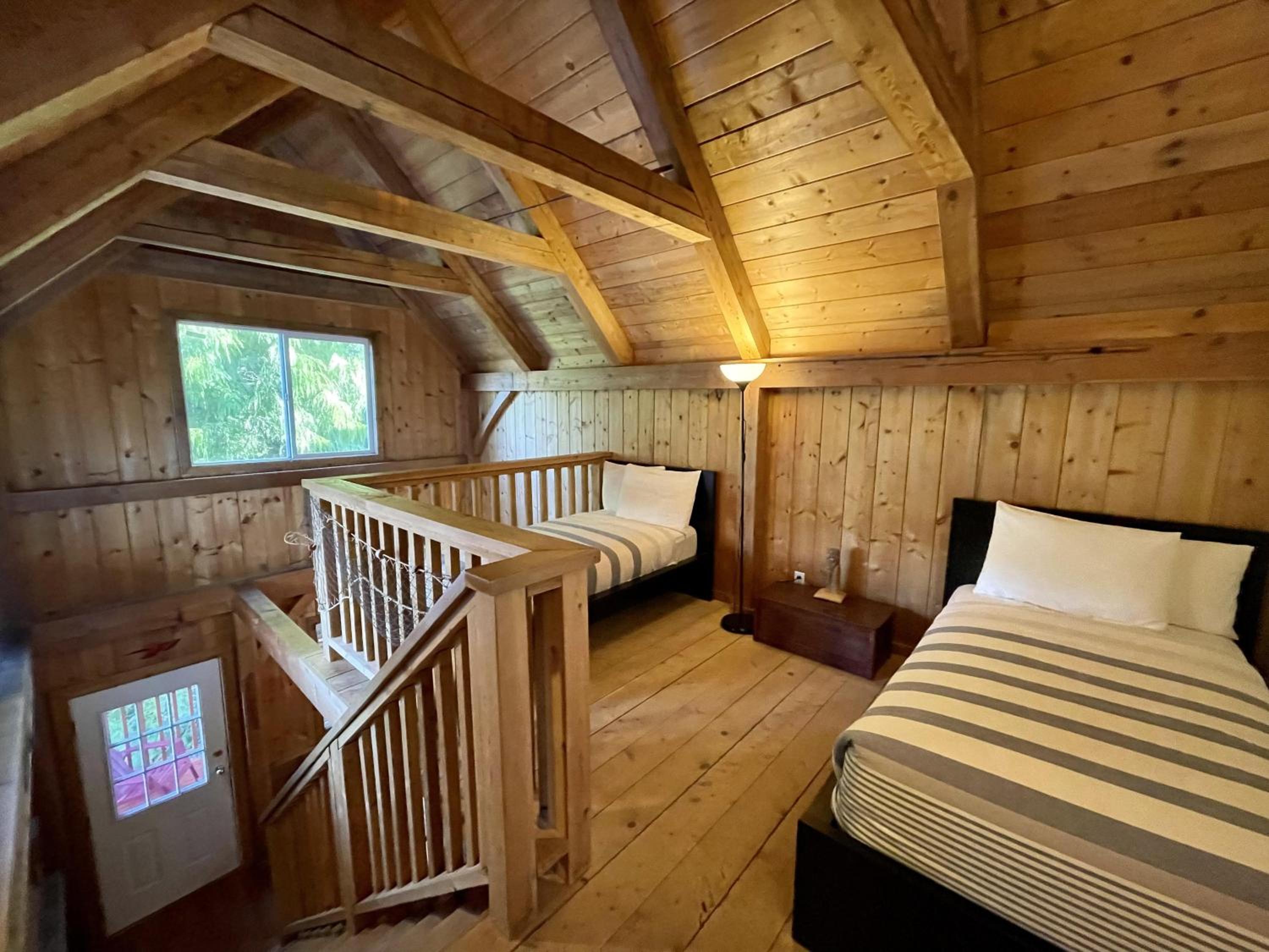 Waterfront Timber-Frame Cottage!