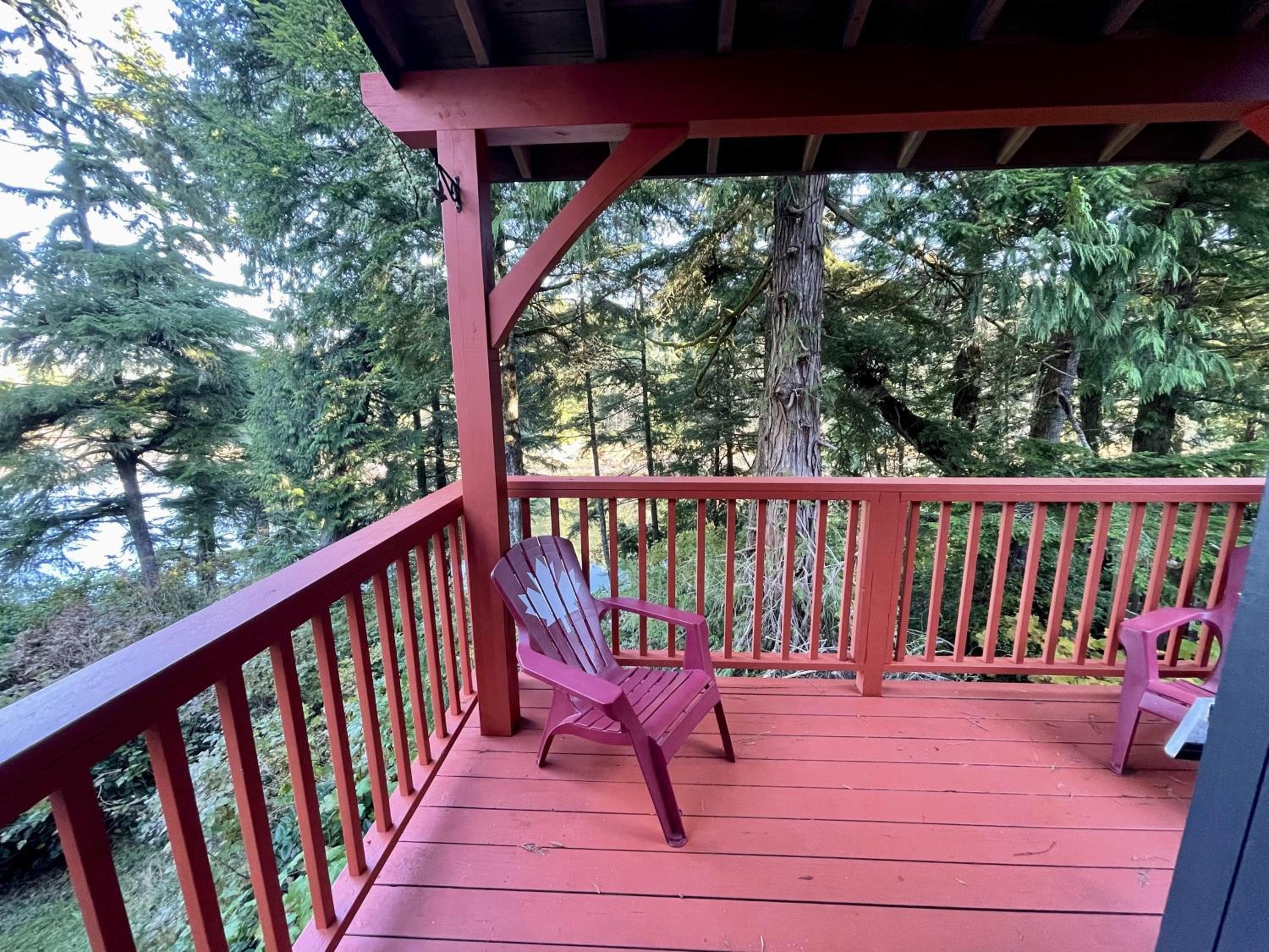 Waterfront Timber-Frame Cottage!