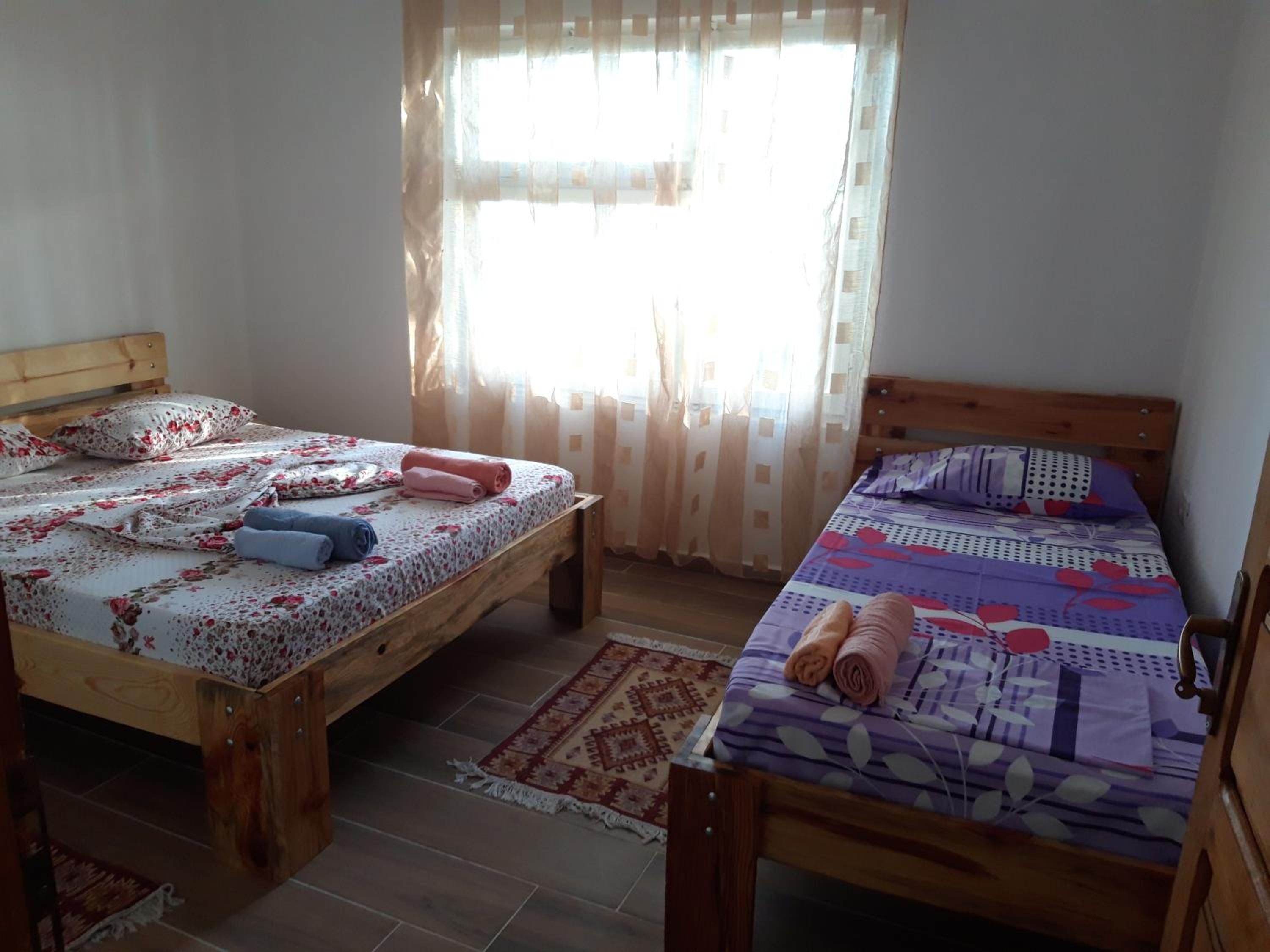 Bujtinat Skenderi Gjinar 2