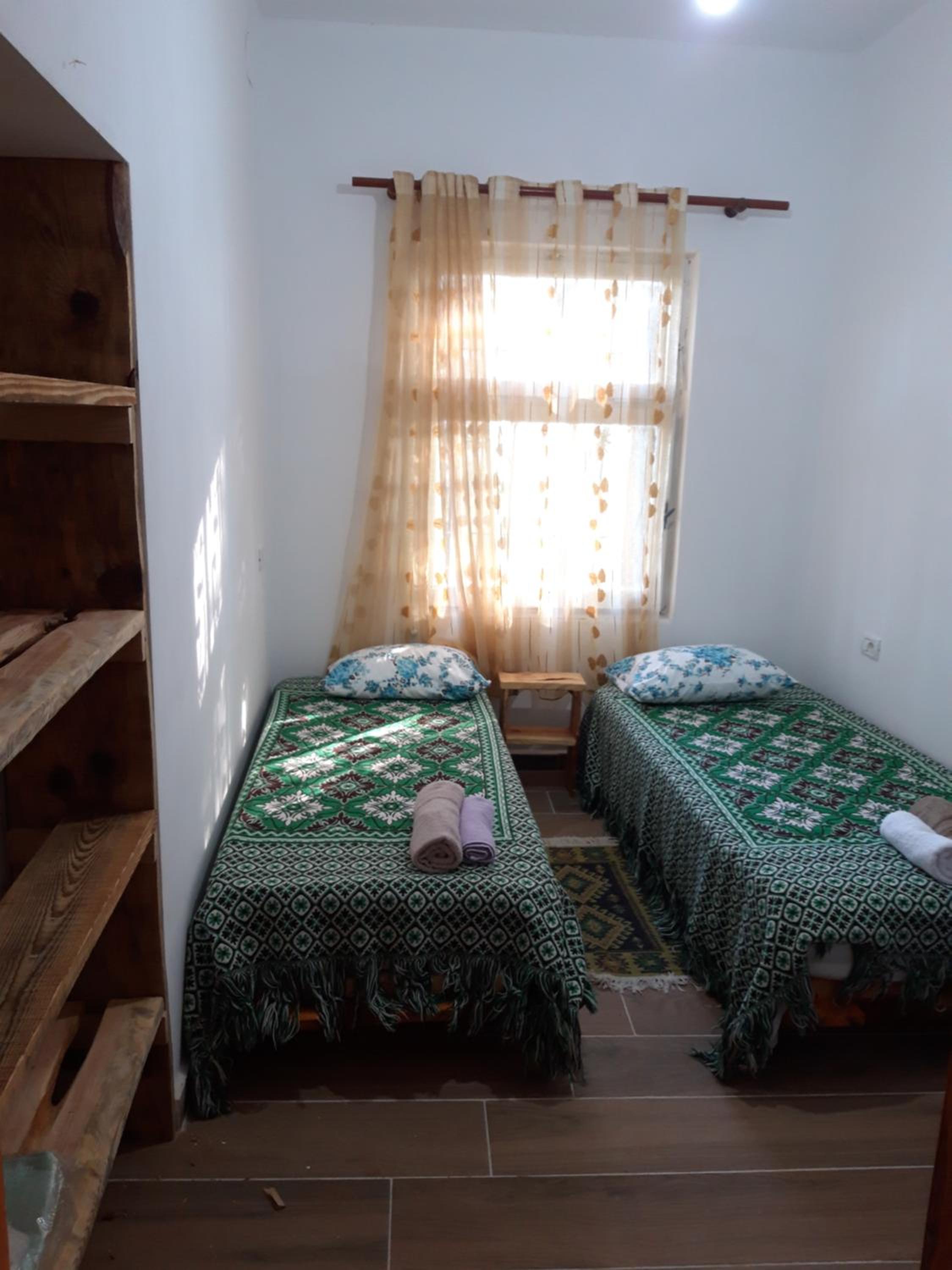 Bujtinat Skenderi Gjinar 2