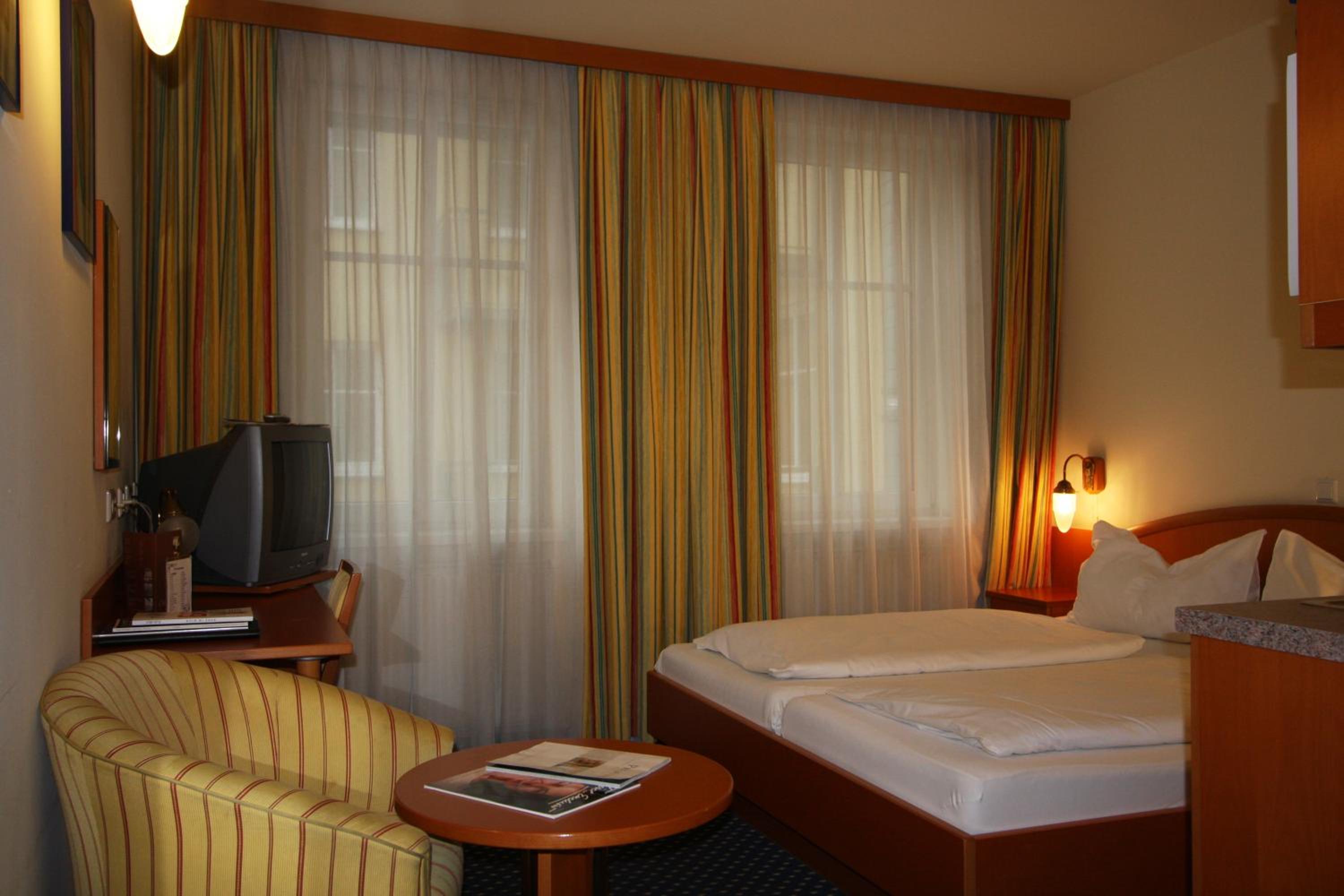 Suite Hotel 900m zur Oper