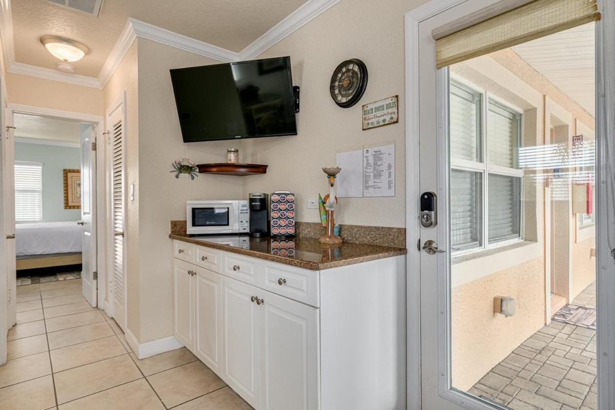 Walkable to Restaurants and Steps to the Beach! - Coconut Villa's Suite 10 view 4