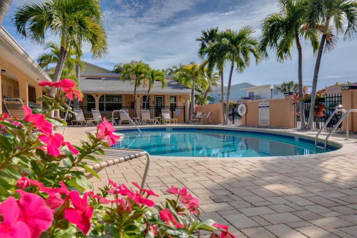 Walkable to Restaurants and Steps to the Beach! - Coconut Villa's Suite 10 view 5