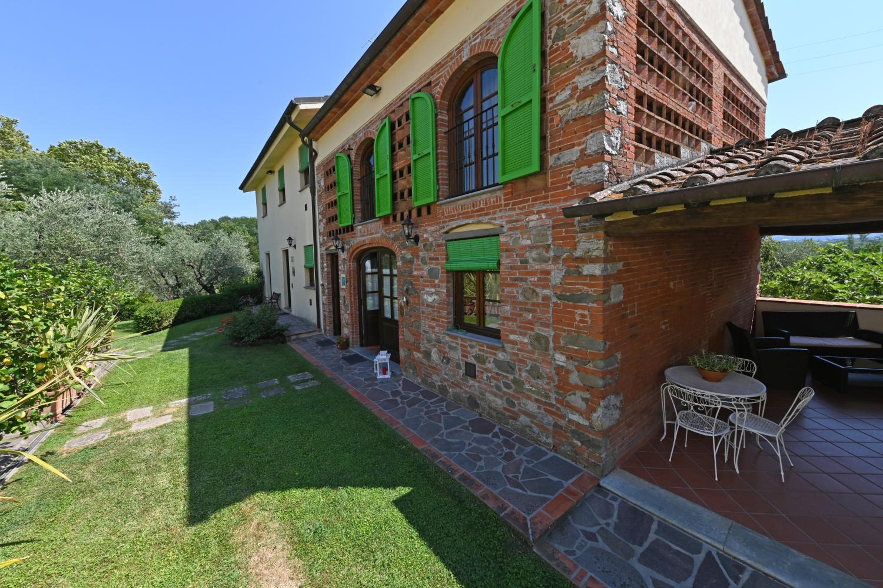 Photo 12