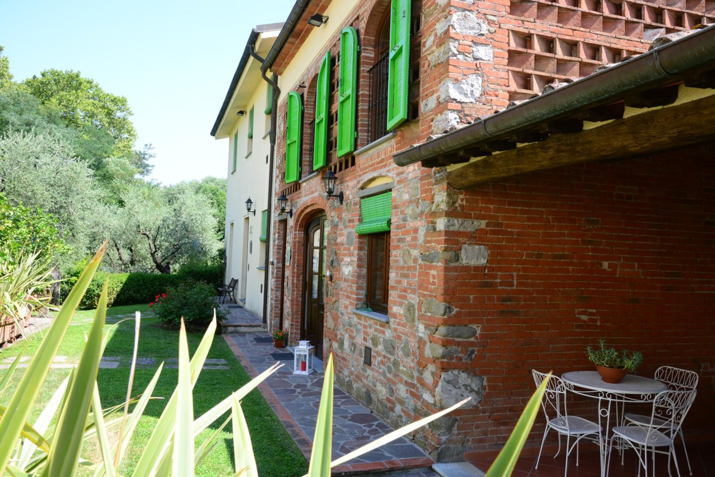 Photo 10