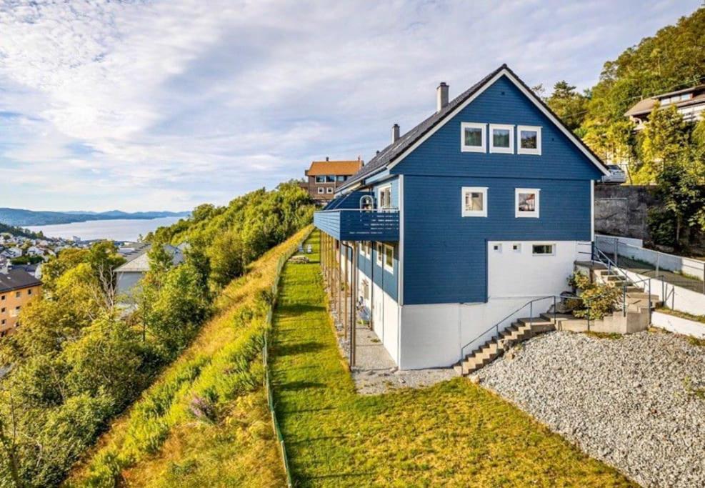 Hotel Cosy house with sunny terrace, garden and fjord view - Image 1