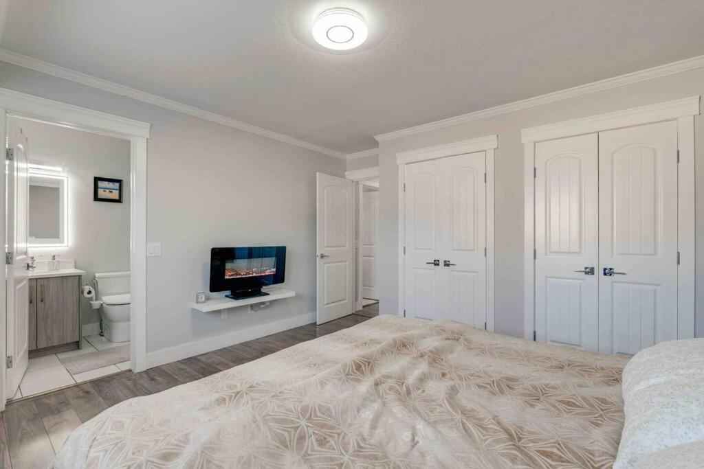 Rare Find fully renovated 6 bedroom 3 bath and both levels