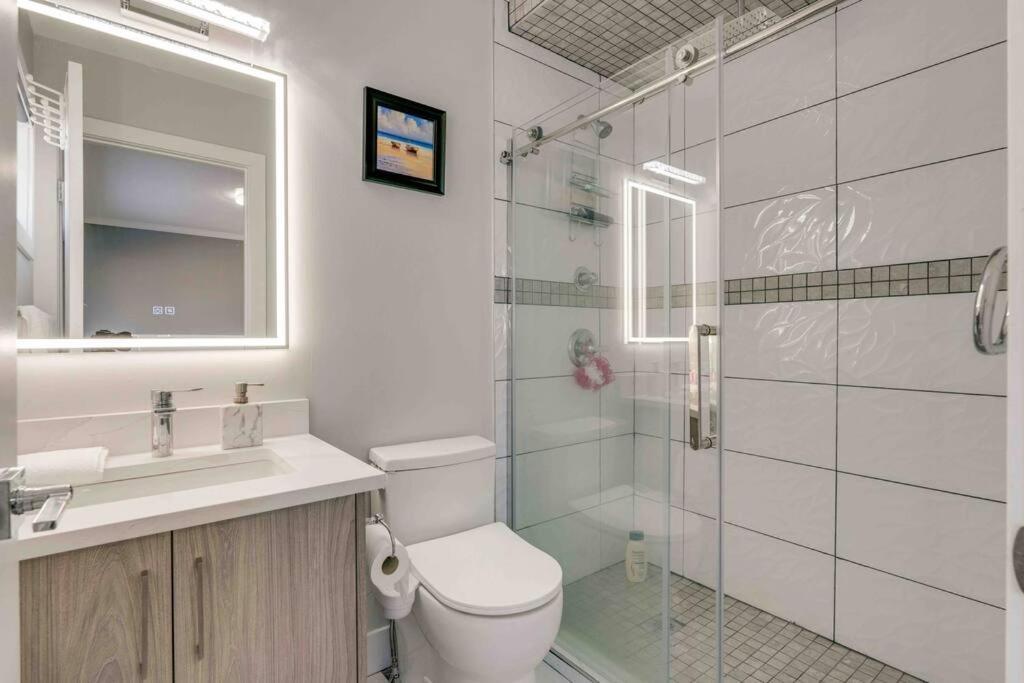 Rare Find fully renovated 6 bedroom 3 bath and both levels
