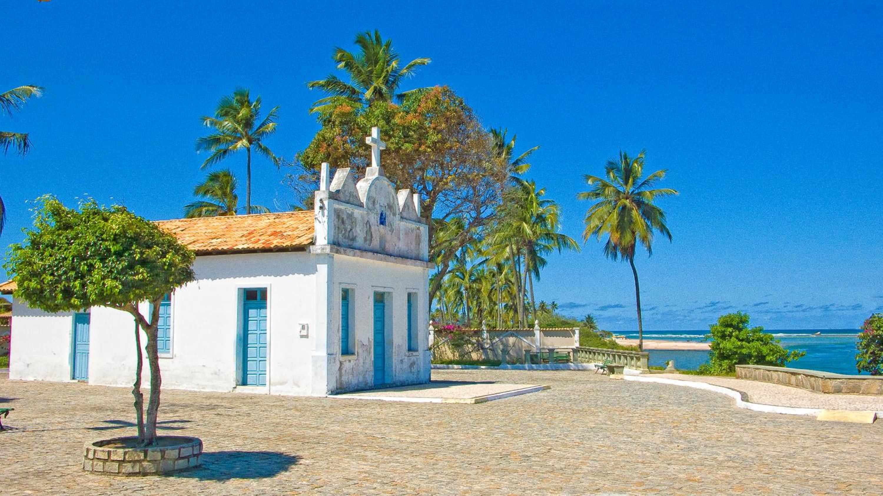 Bangalô de Madeira em Condomínio de Praia