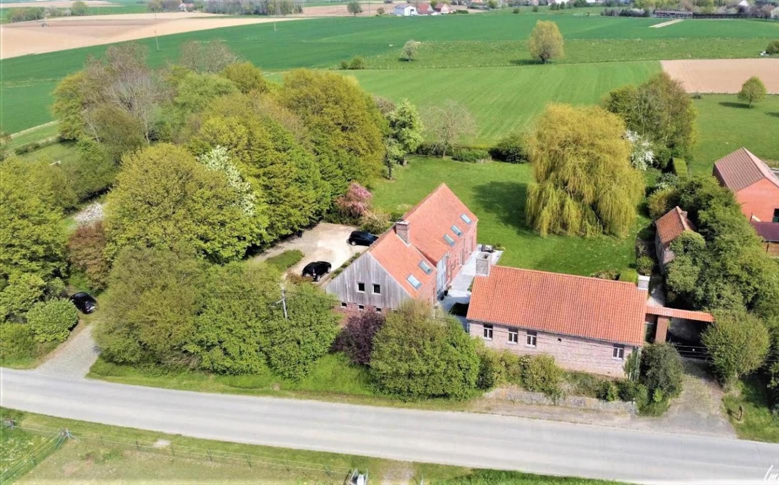 Vakantiewoning L'Eau Tendre in Ellezelles, met wellness en buitenzwembad met overkapping