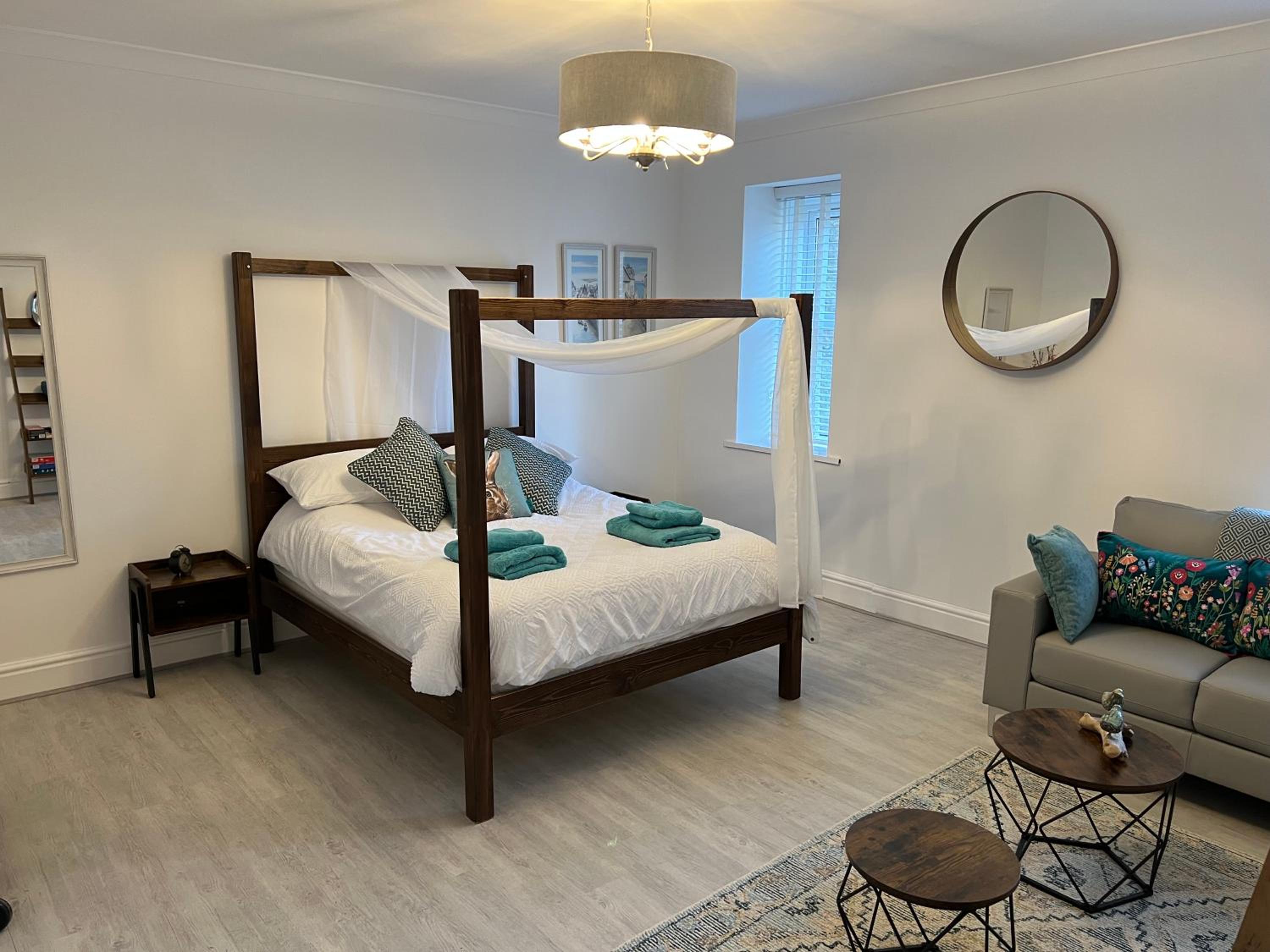 Large Three bed Two bathroom flat in Central Torquay