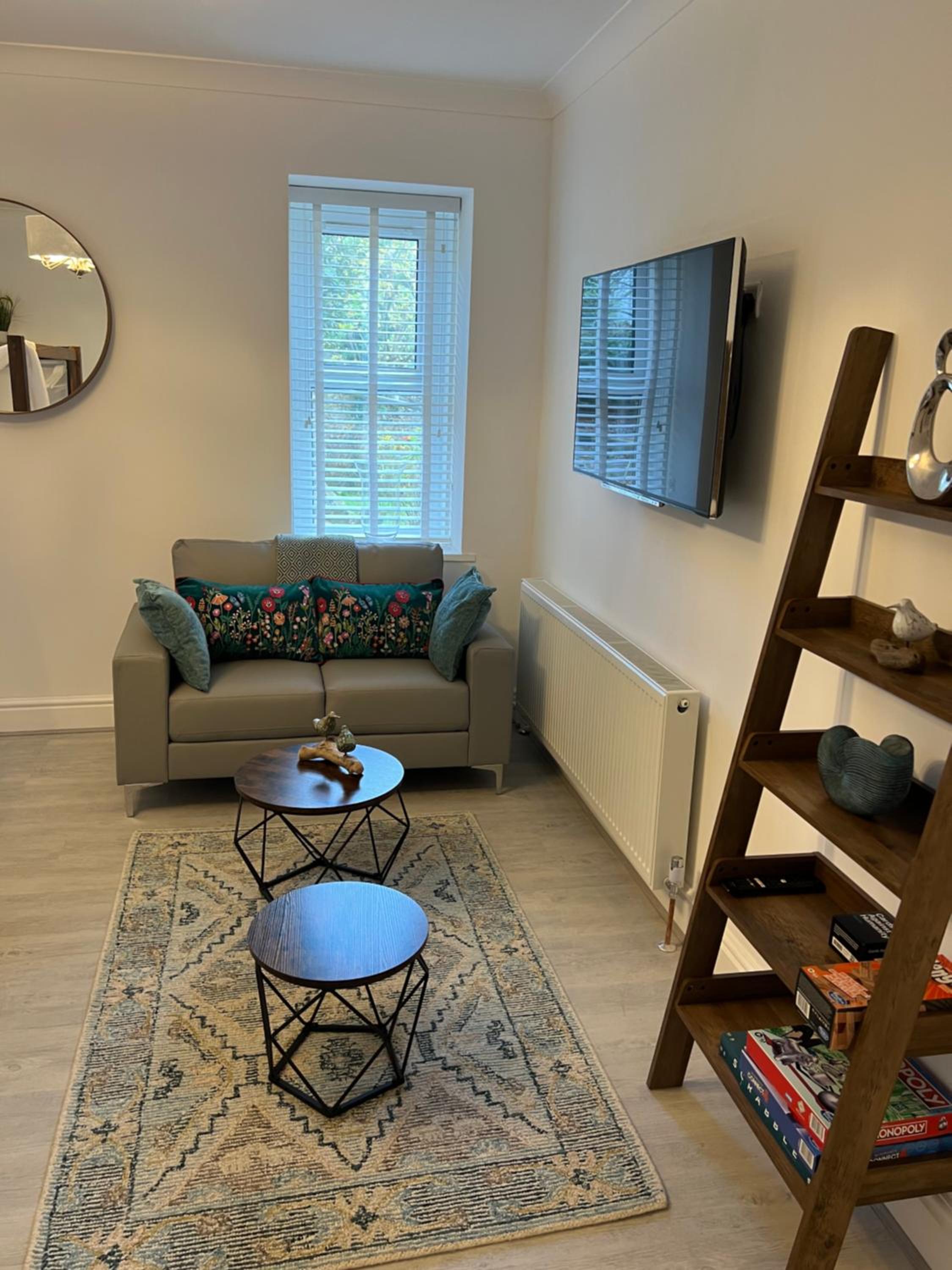 Large Three bed Two bathroom flat in Central Torquay