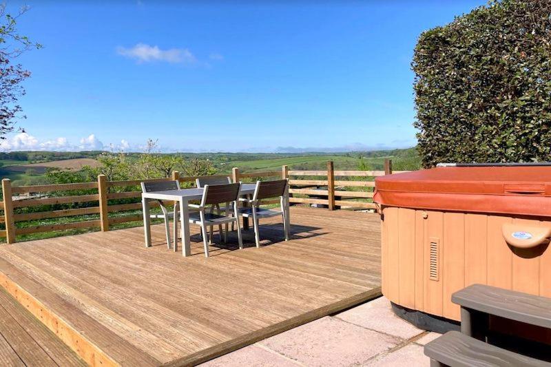 BISHOPS TAWTON OVERTON HOUSE 2 Bedrooms view 4