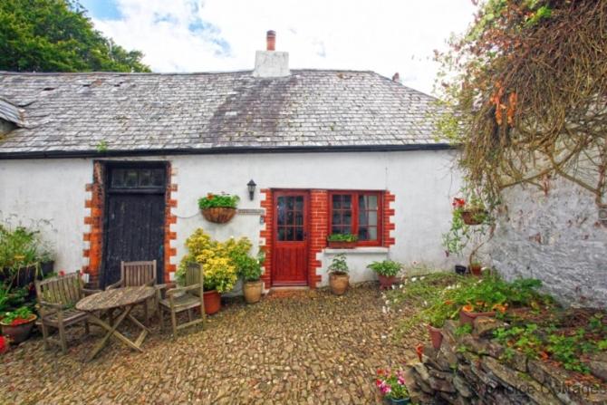 MONKLEIGH COACHMANS COTTAGE 1 Bedroom view 3