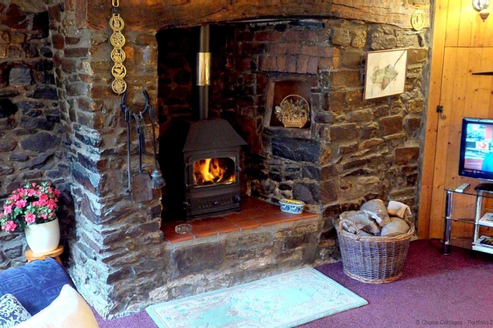 MONKLEIGH COACHMANS COTTAGE 1 Bedroom view 2