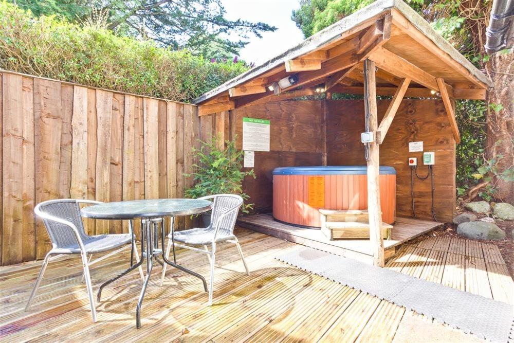 Bridge House with private hot tub, Coniston view 2