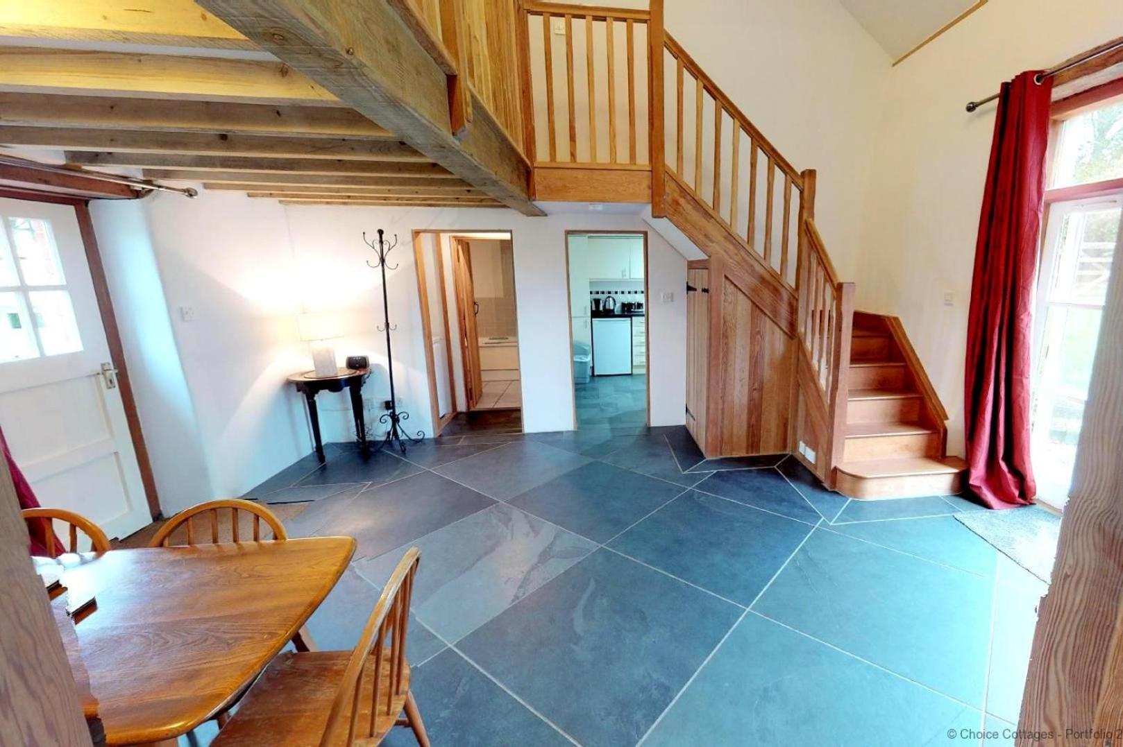 BUCKLAND BREWER COB BARN 2 Bedrooms view 2