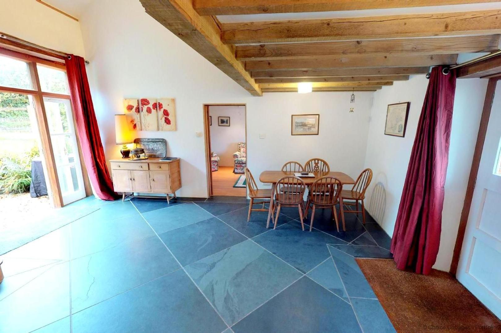 BUCKLAND BREWER COB BARN 2 Bedrooms view 3