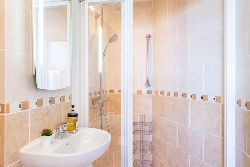 Ensuite Mediterranean Sea Front
