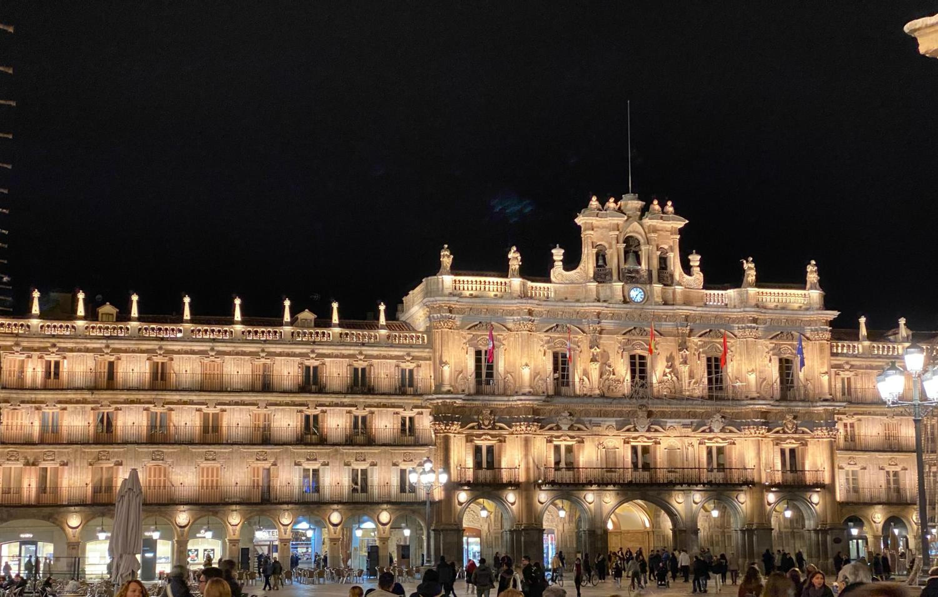 Plaza Mayor Salamanca con 2 balcones a la misma Plaza Mayor view 5