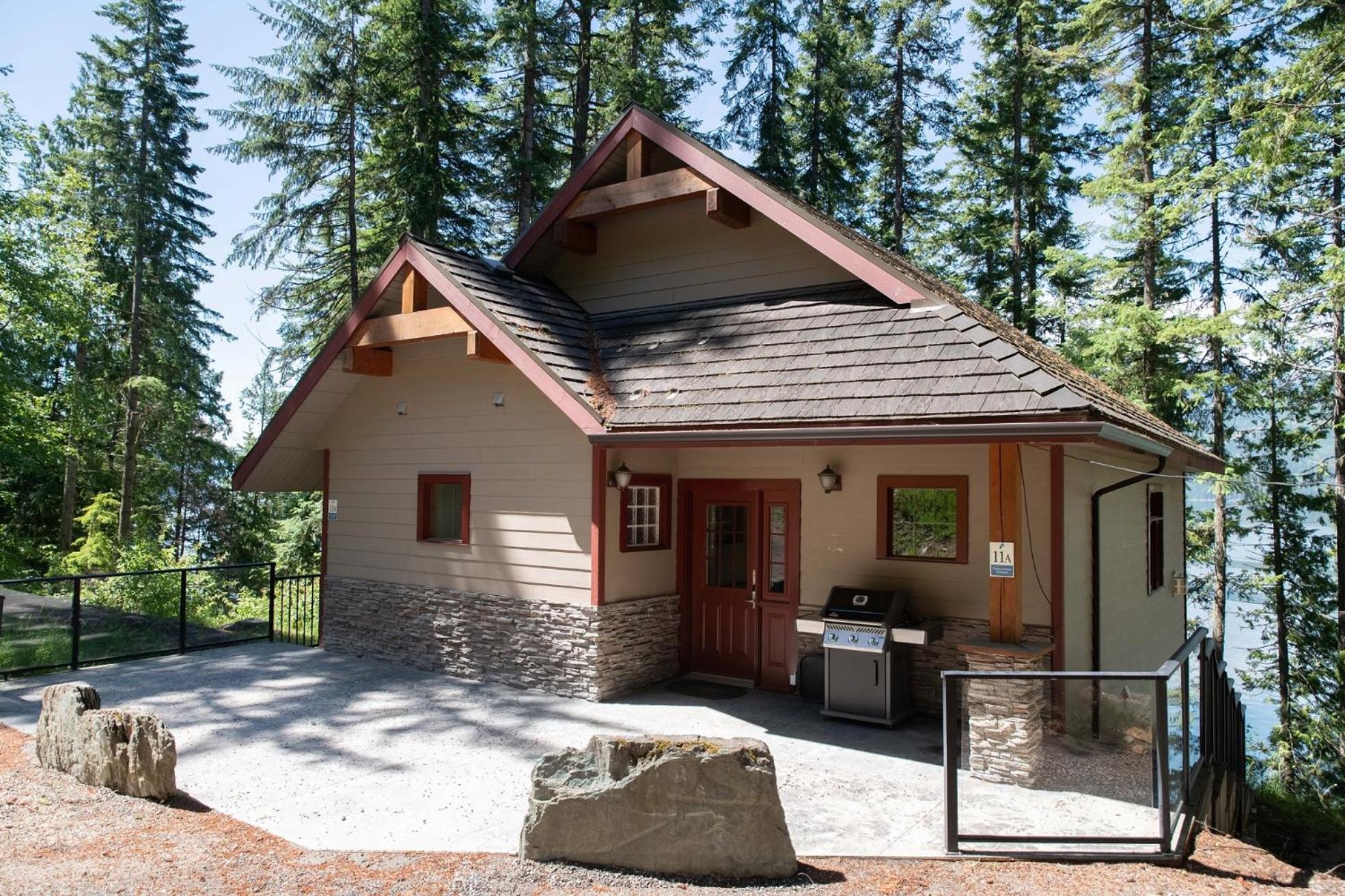 Halcyon Hot Springs Resort