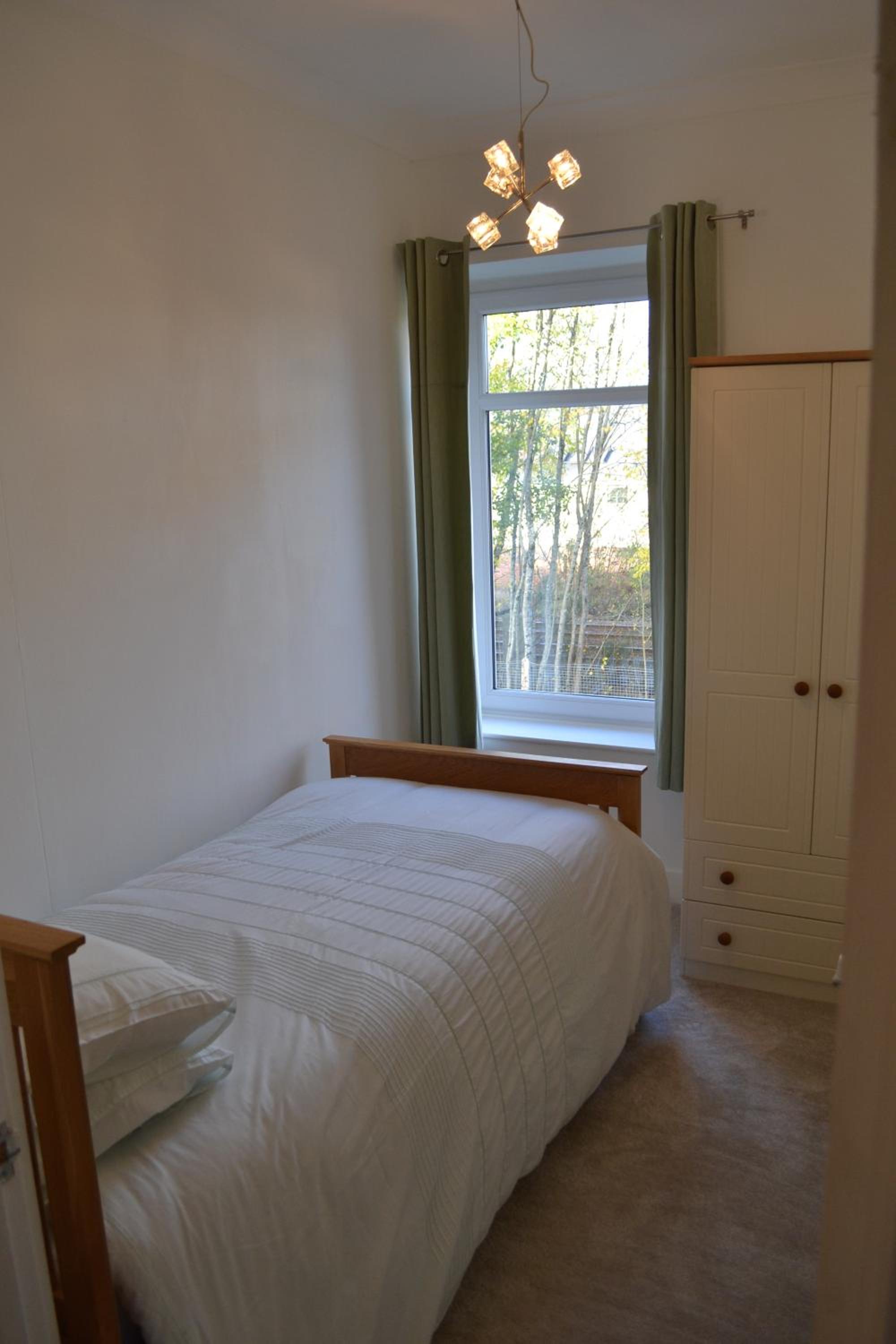 Entire 3 bedroom house near Caerphilly station