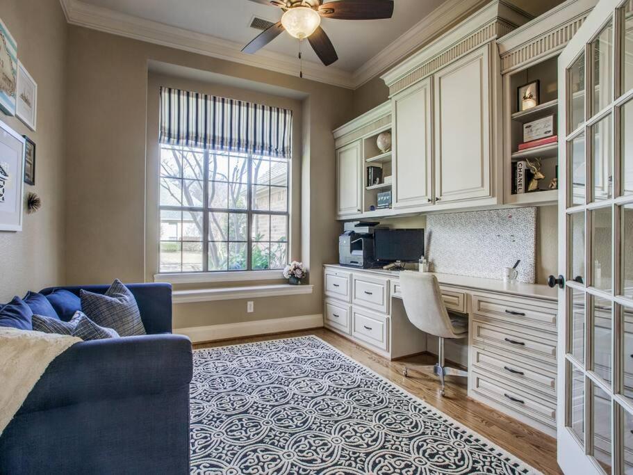 Dallas / Fort Worth Vacations - Executive home w/Study  pool near Lake - Property Image 3