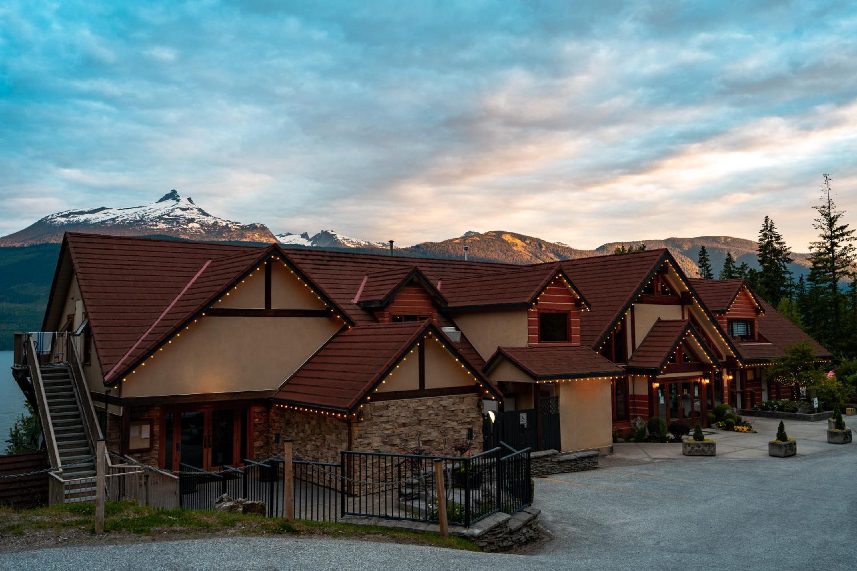 Halcyon Hot Springs Resort