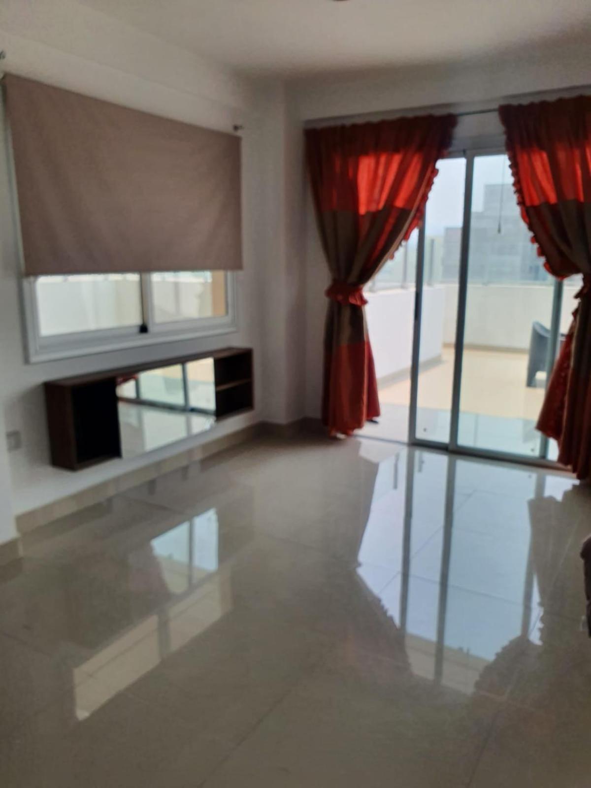 MONOAMBIENE CON TERRAZA CON VISTA