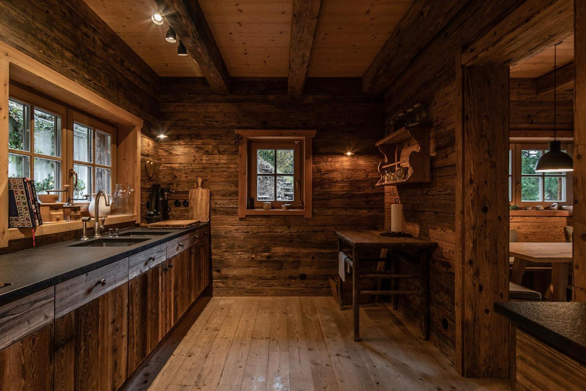 ChaletWK - Luxury old wood mountain chalet in a sunny secluded location with gym, sauna & whirlpool