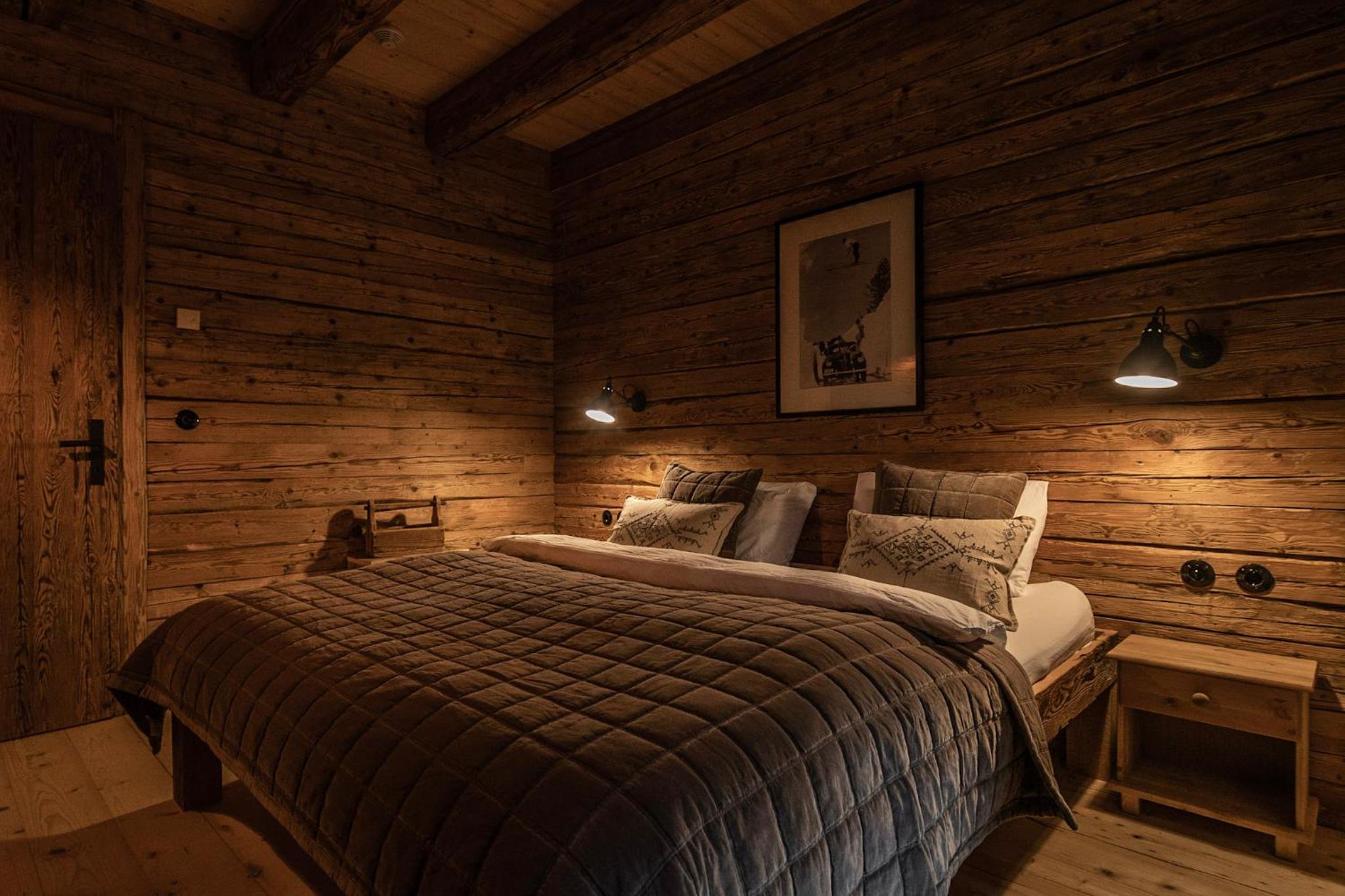 ChaletWK - Luxury old wood mountain chalet in a sunny secluded location with gym, sauna & whirlpool
