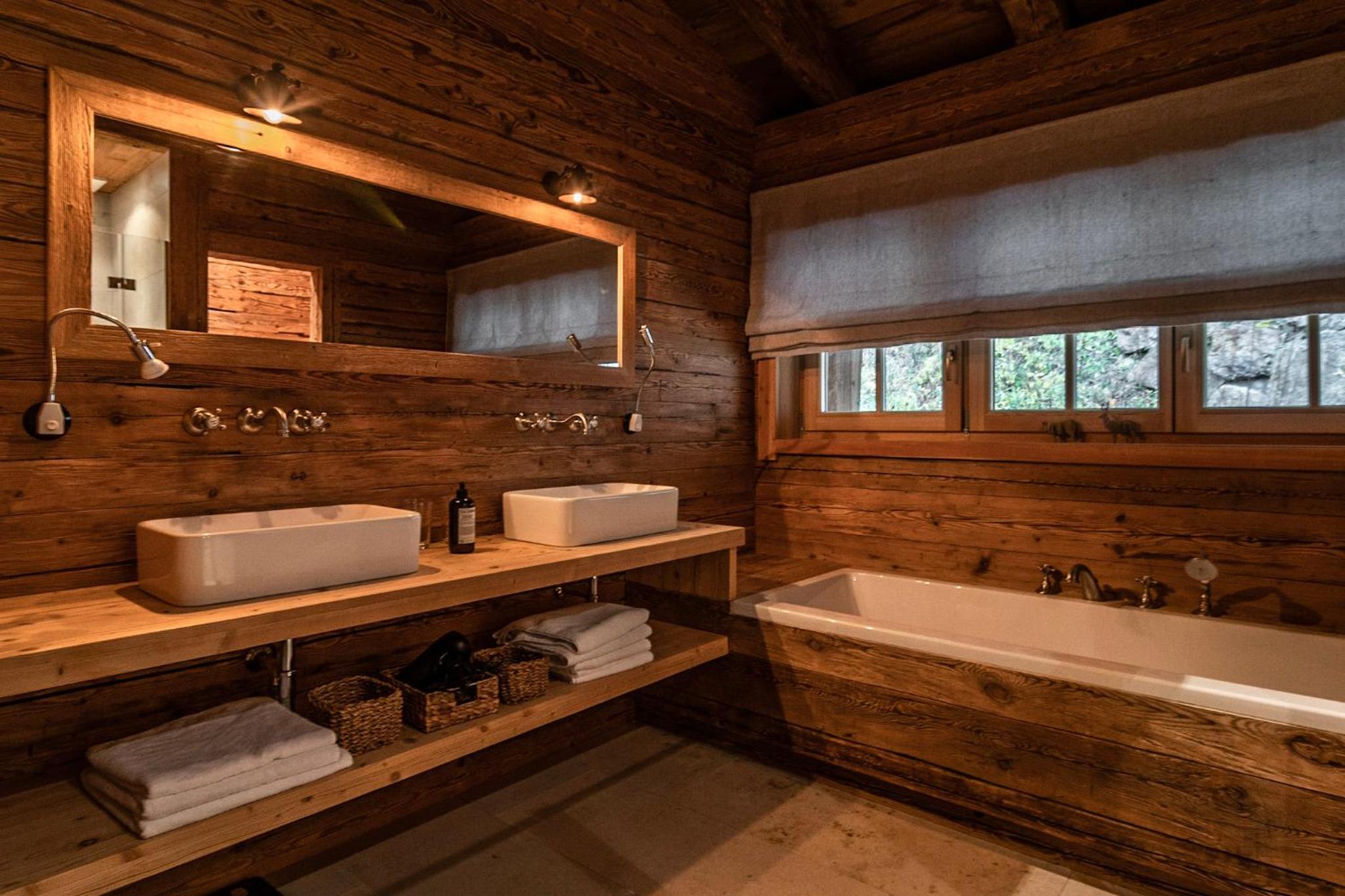 ChaletWK - Luxury old wood mountain chalet in a sunny secluded location with gym, sauna & whirlpool