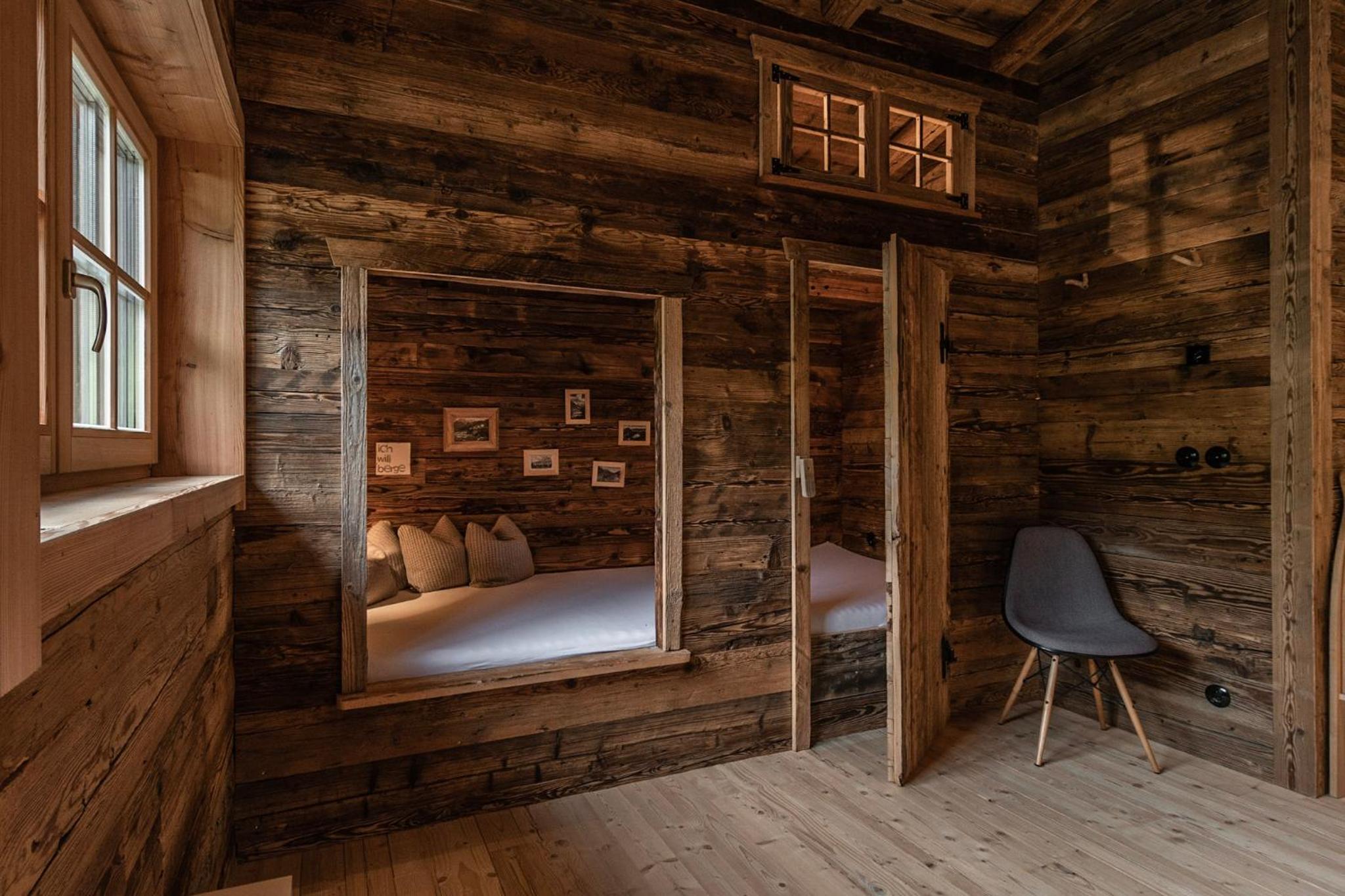 ChaletWK - Luxury old wood mountain chalet in a sunny secluded location with gym, sauna & whirlpool