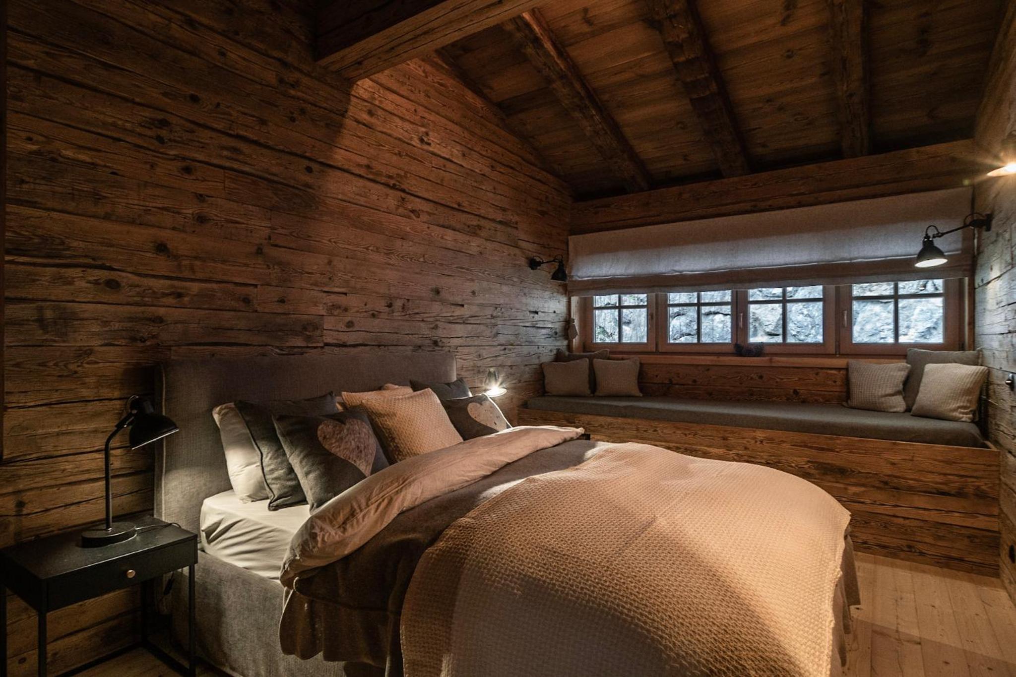 ChaletWK - Luxury old wood mountain chalet in a sunny secluded location with gym, sauna & whirlpool