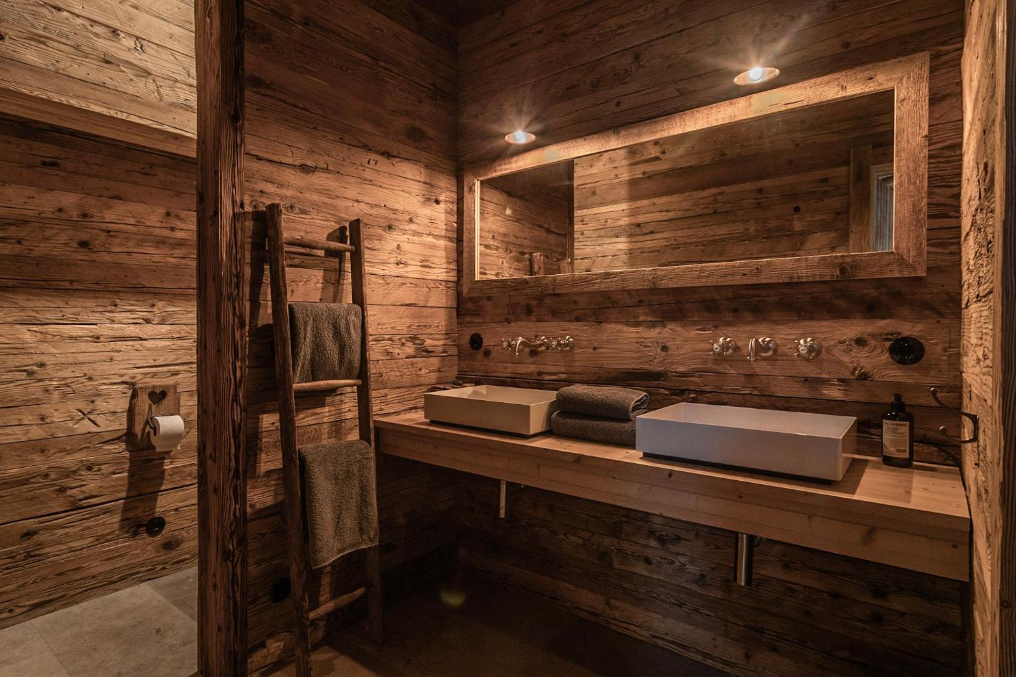 ChaletWK - Luxury old wood mountain chalet in a sunny secluded location with gym, sauna & whirlpool