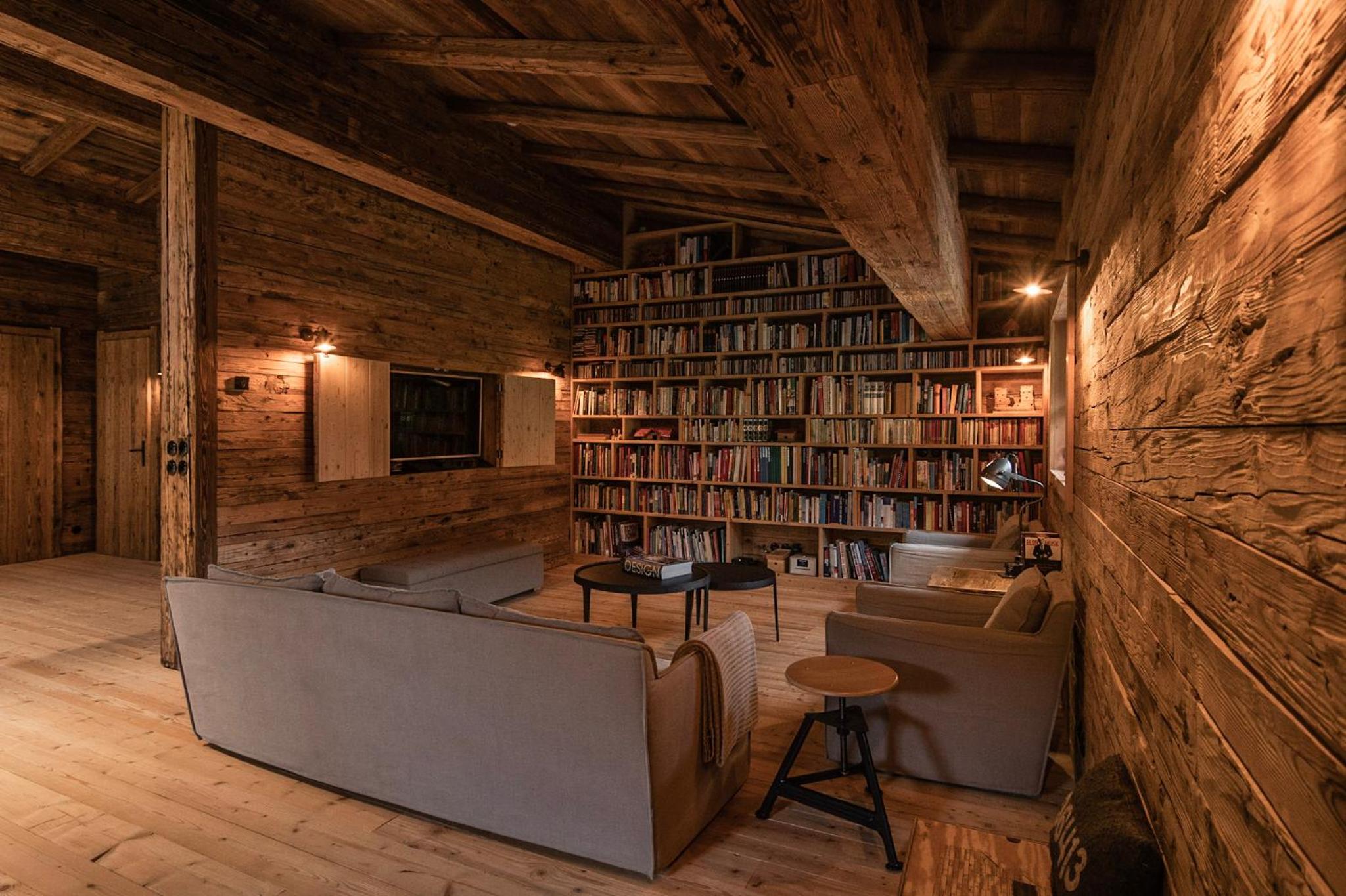 ChaletWK - Luxury old wood mountain chalet in a sunny secluded location with gym, sauna & whirlpool