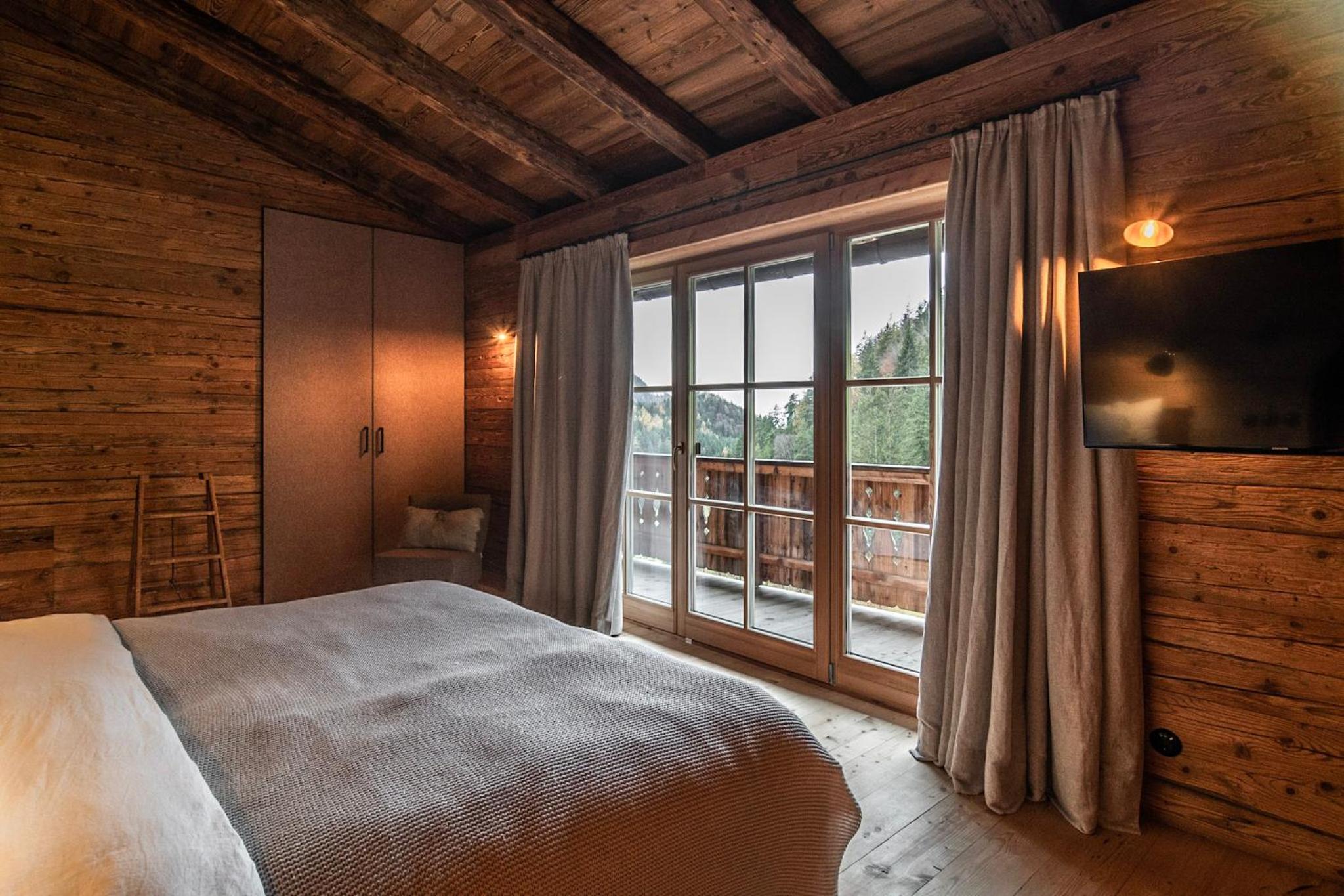 ChaletWK - Luxury old wood mountain chalet in a sunny secluded location with gym, sauna & whirlpool