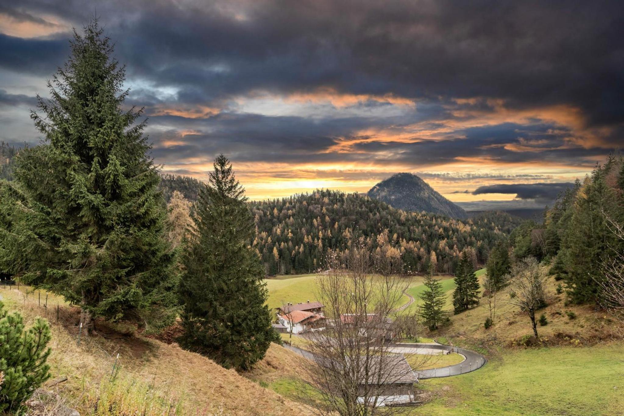 ChaletWK - Luxury old wood mountain chalet in a sunny secluded location with gym, sauna & whirlpool