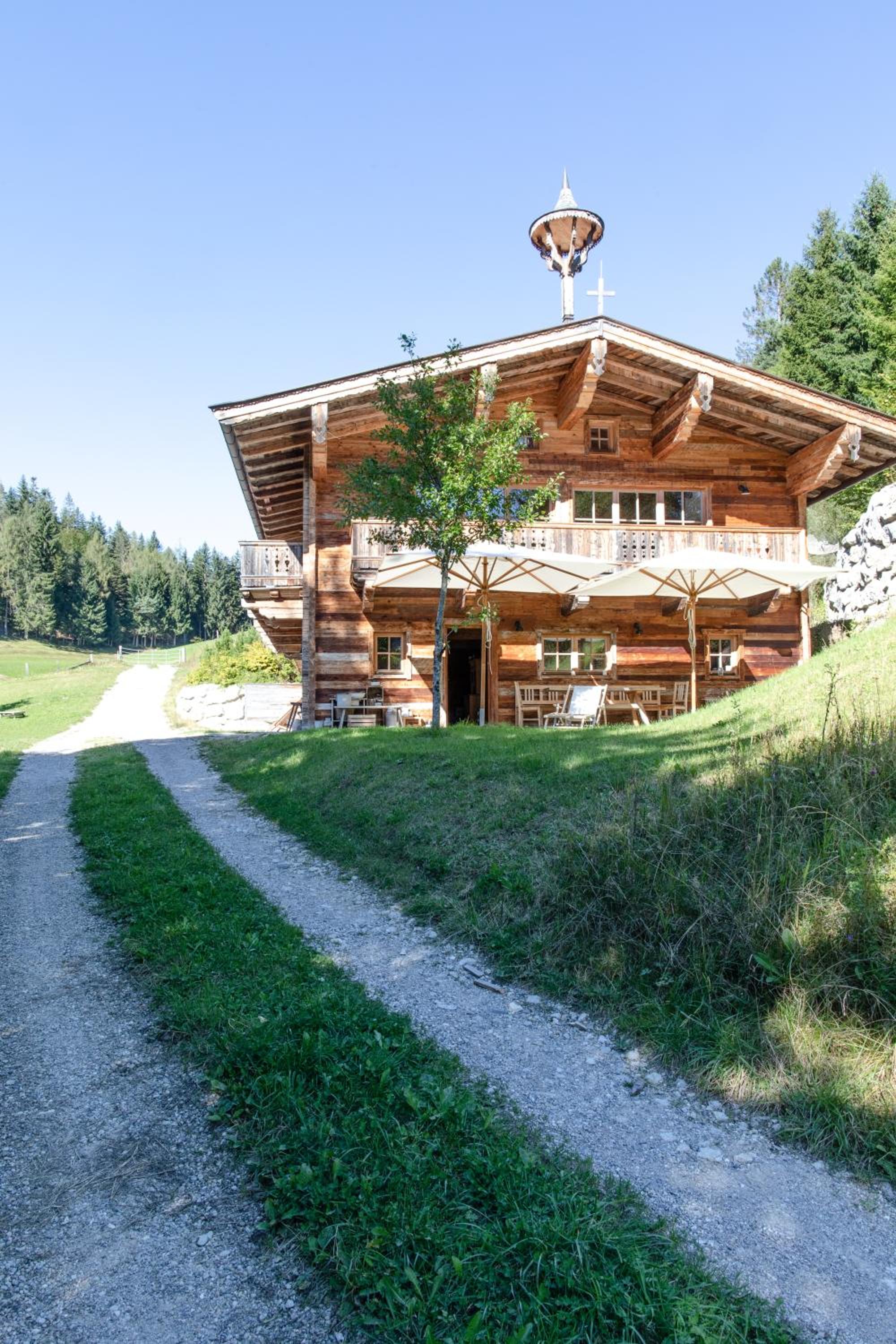 ChaletWK - Luxury old wood mountain chalet in a sunny secluded location with gym, sauna & whirlpool