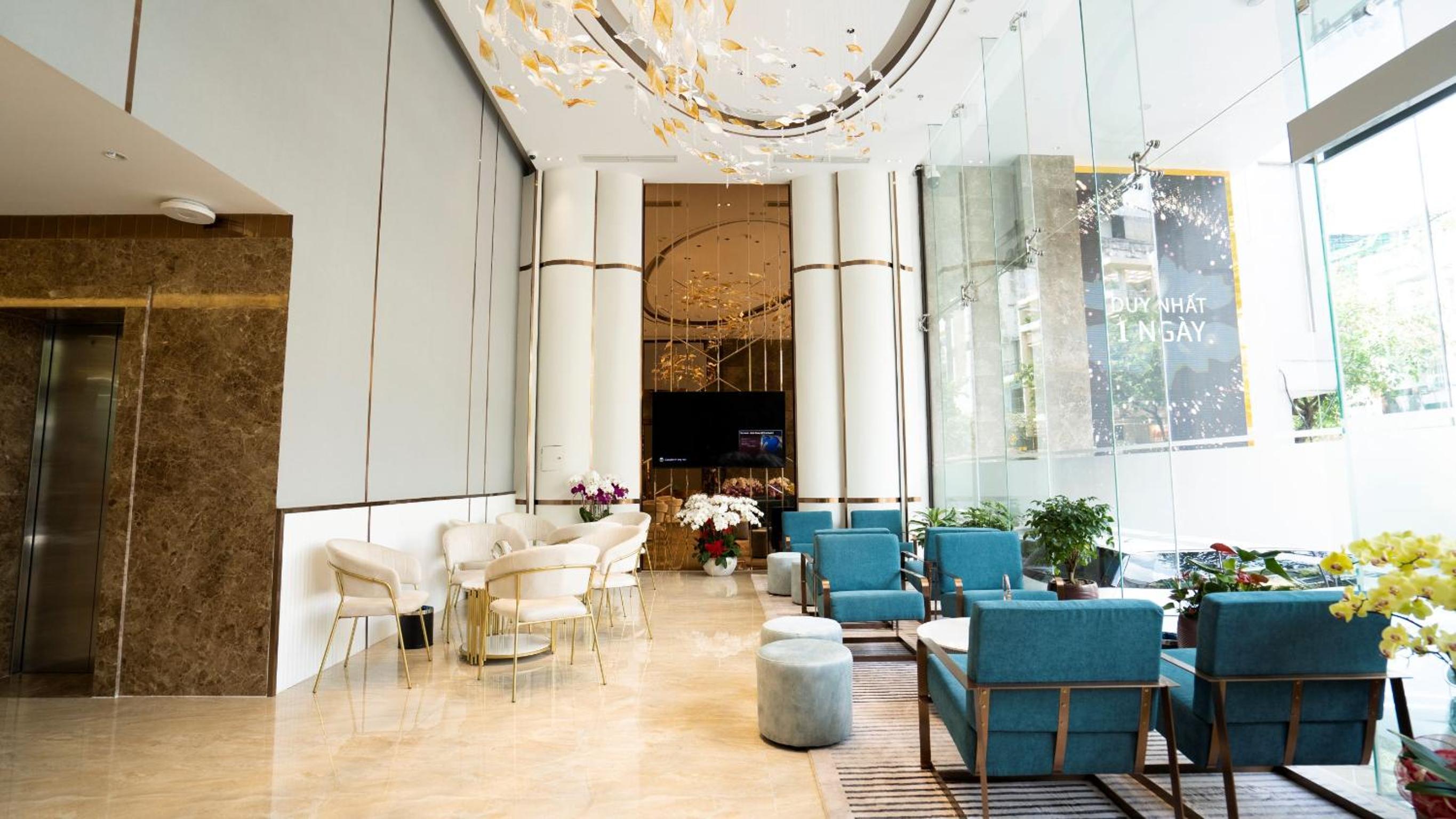 Hotel Celine Living - Central - Image 1