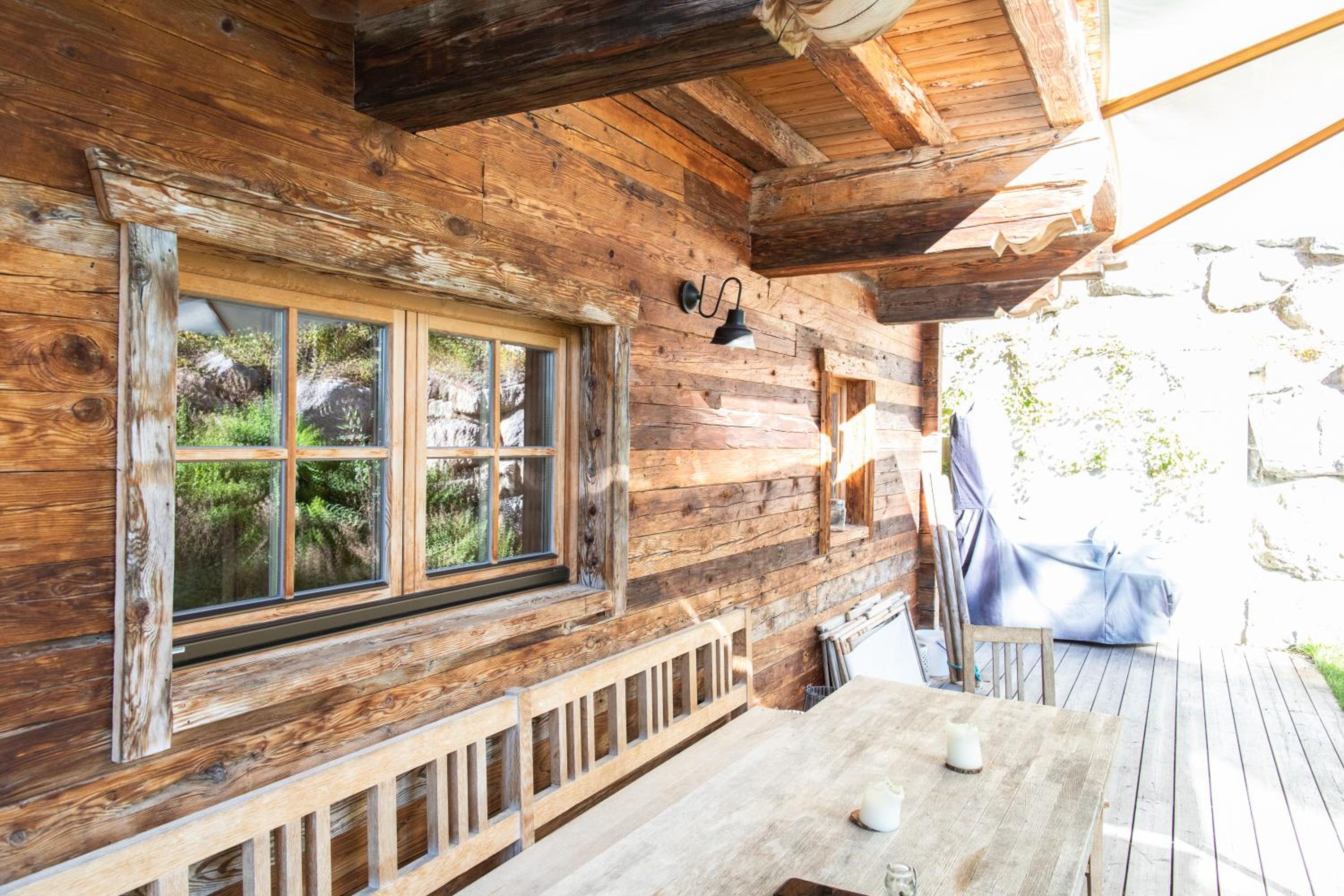 ChaletWK - Luxury old wood mountain chalet in a sunny secluded location with gym, sauna & whirlpool