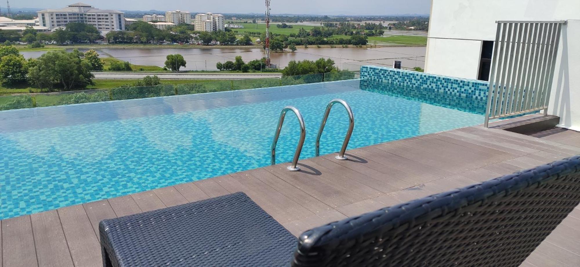 Zariff's Imperio Properties photo 4
