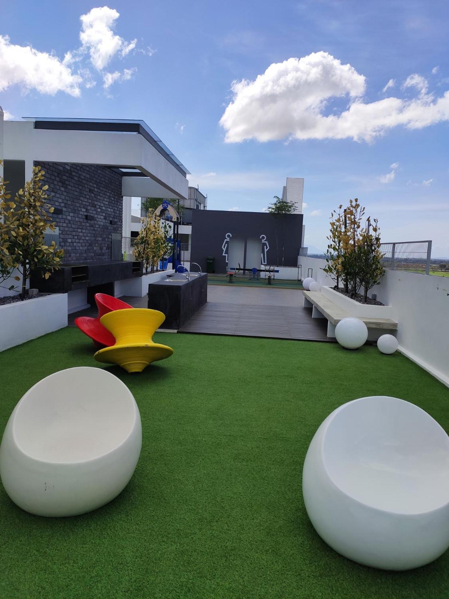 Zariff's Imperio Properties photo 6