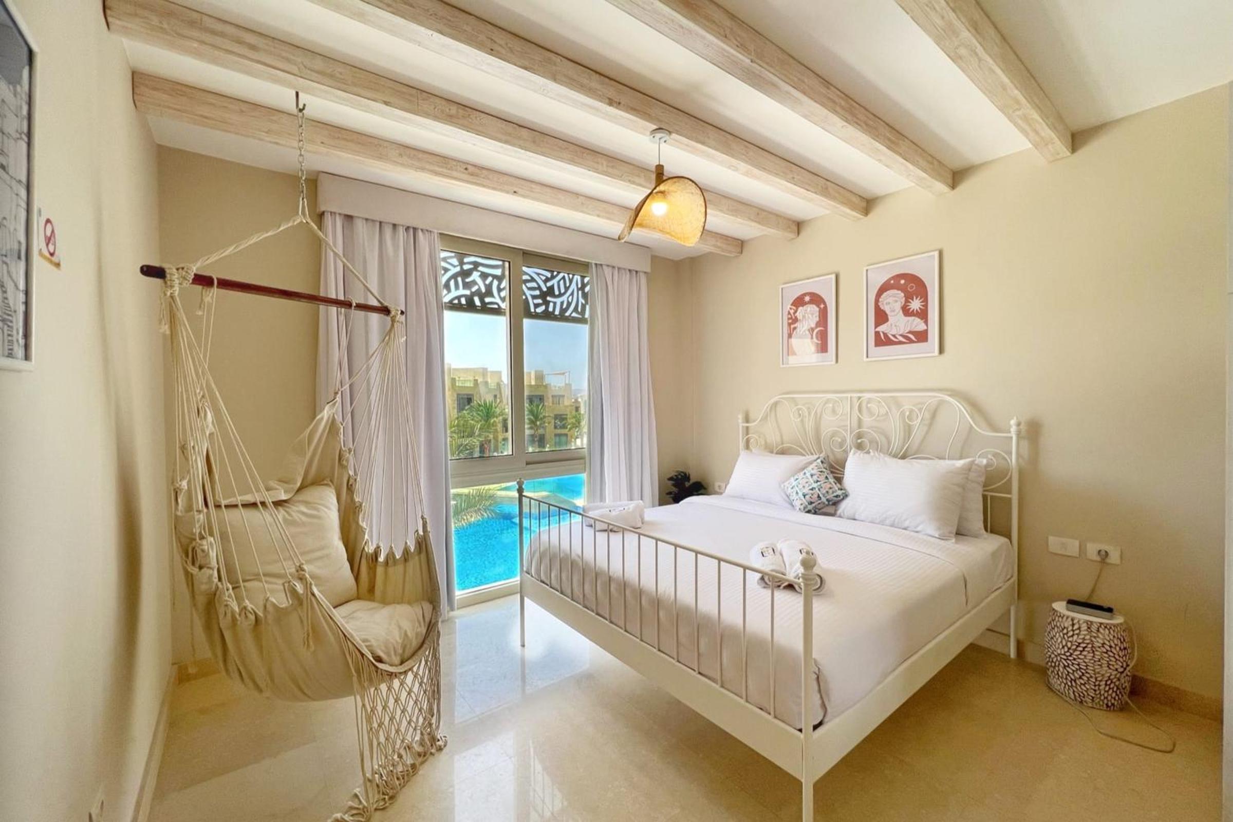 Hotel Radiant & Ravishing 2 BDR Mangroovy Free Beach & Pool Access - Image 1