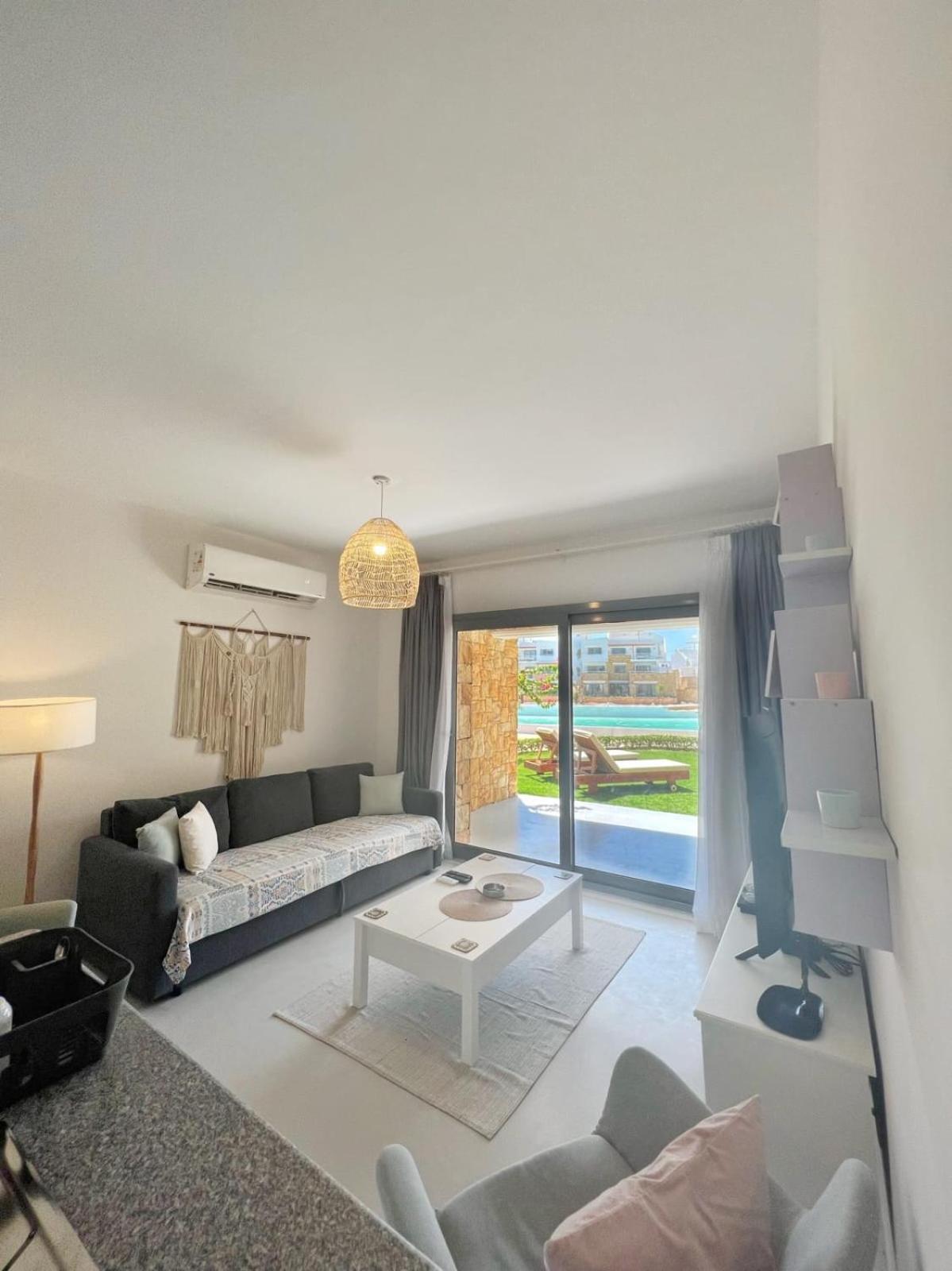 Lagoonfront Easy 1BDR Swan Lake El Gouna view 5
