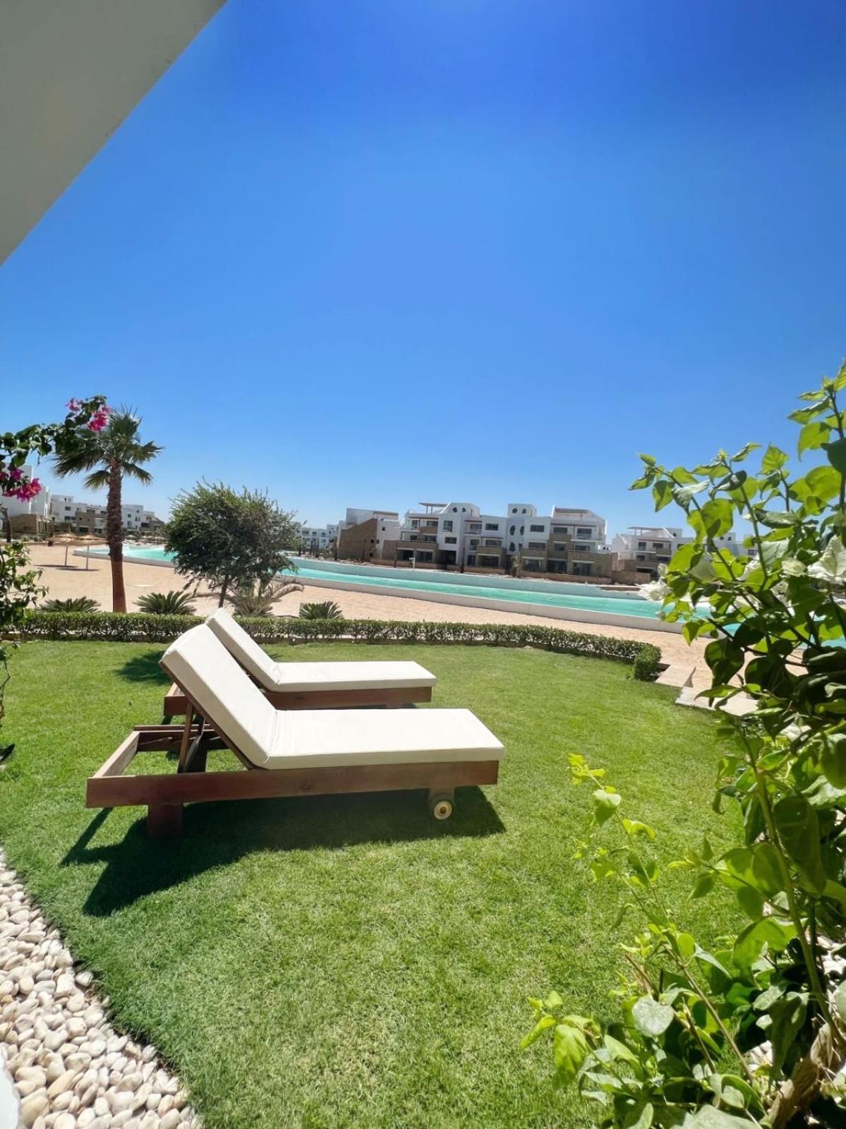 Lagoonfront Easy 1BDR Swan Lake El Gouna view 3
