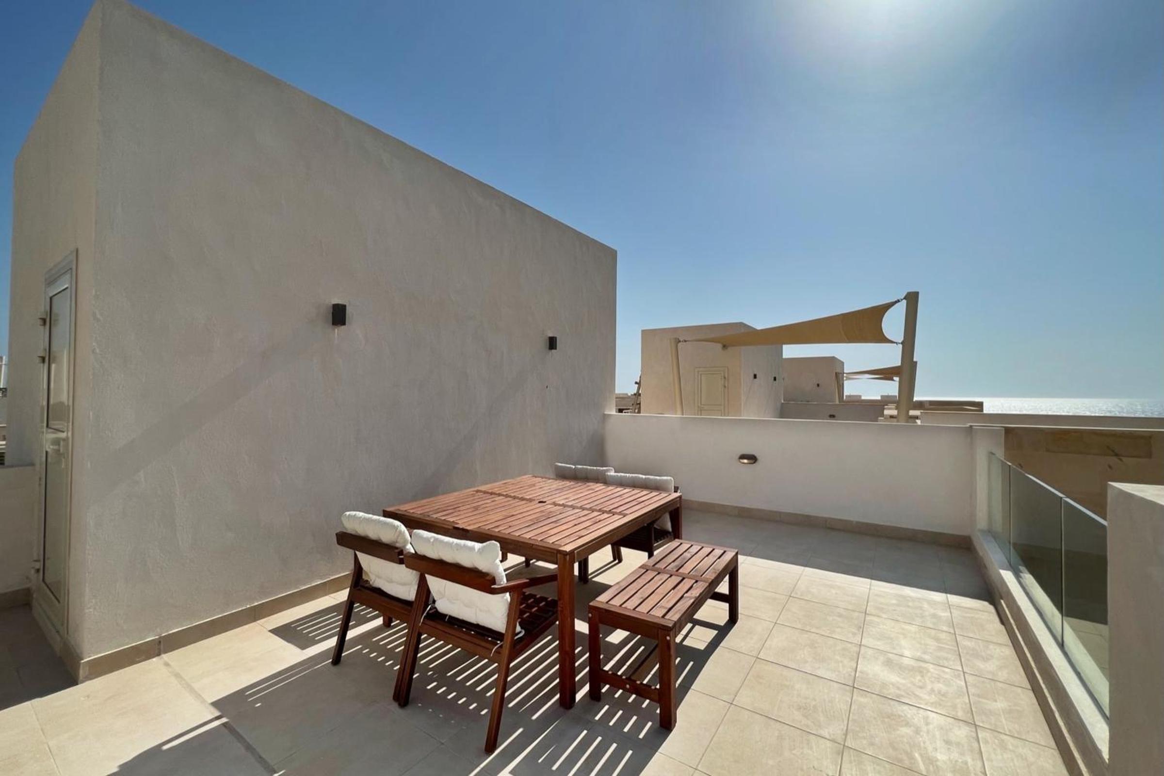 Dazzling 2 BDR w Rooftop Mangroovy Free Pool & Beach Access
