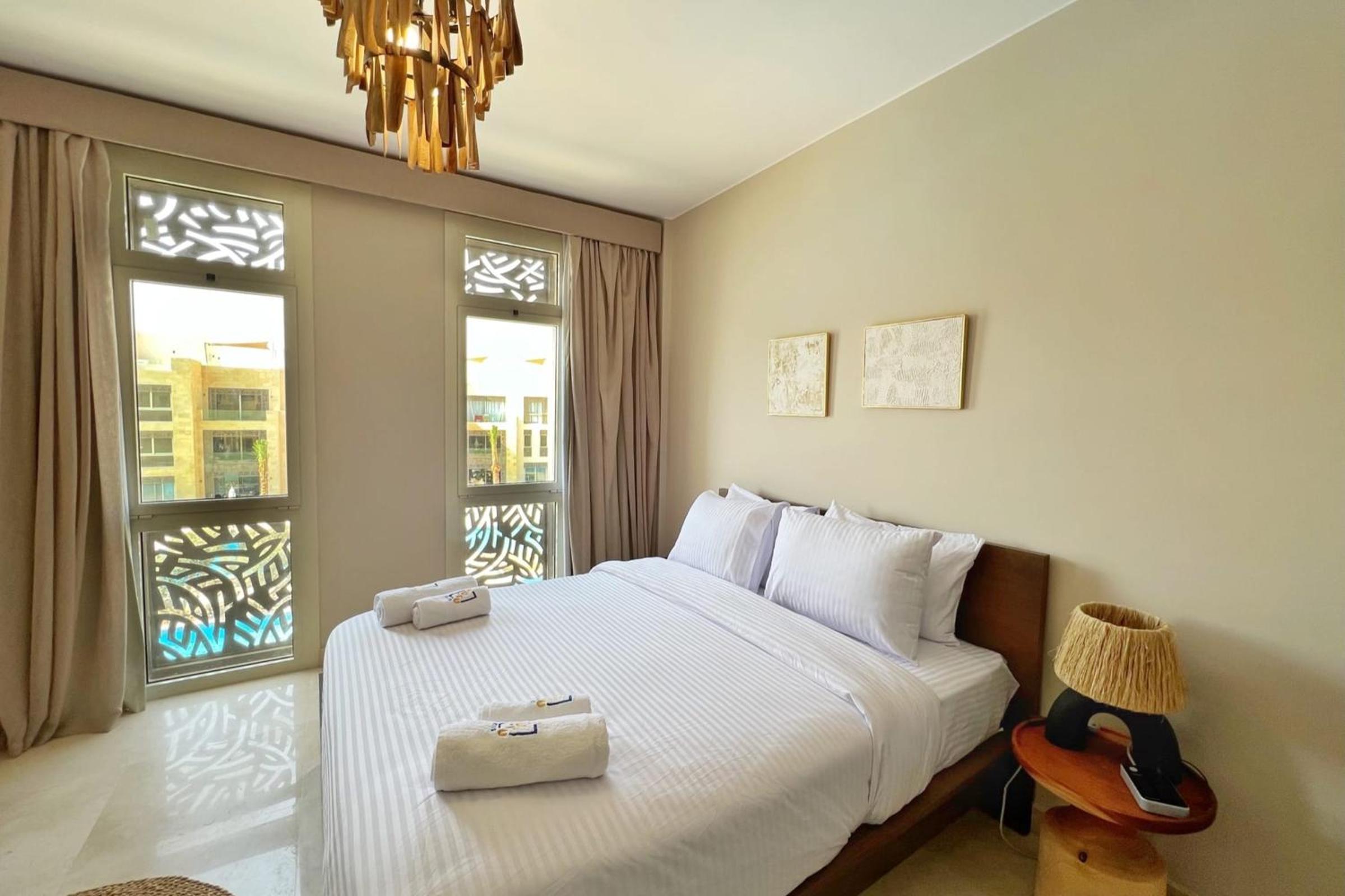 Dazzling 2 BDR w Rooftop Mangroovy Free Pool & Beach Access